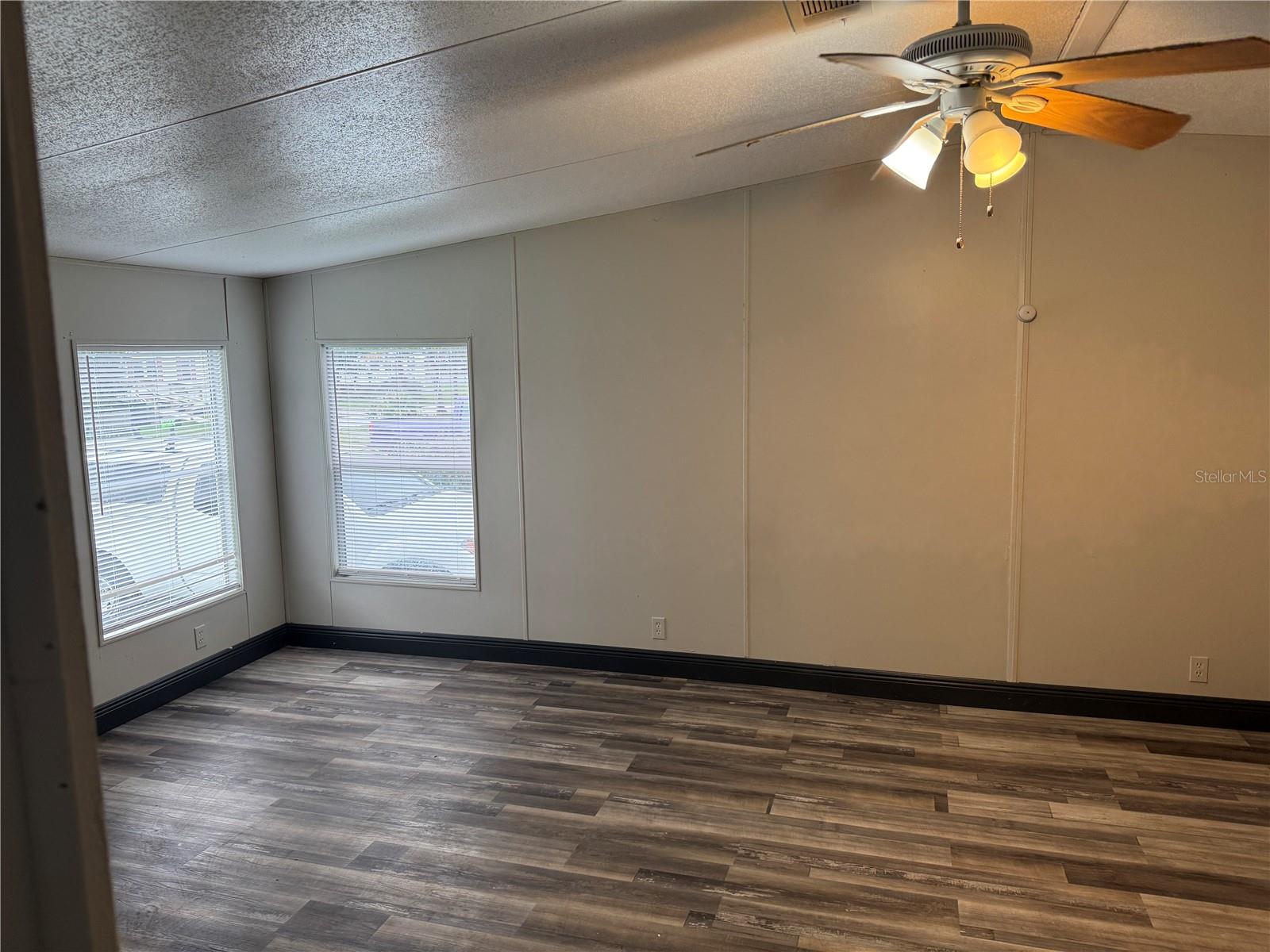 Image 8 of 15 For 18541 15th Avenue