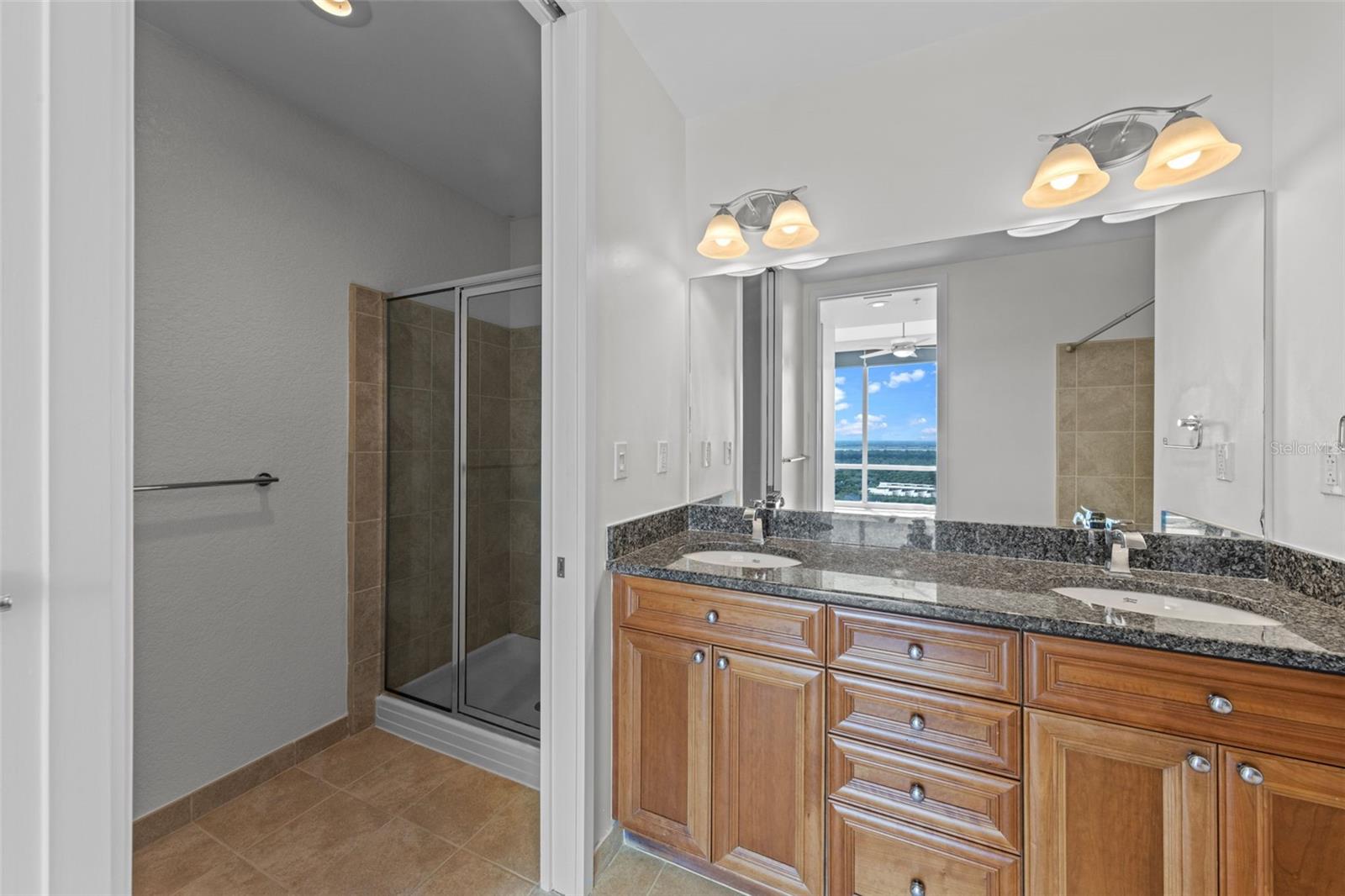 Image 16 of 33 For 150 Robinson Street 2807