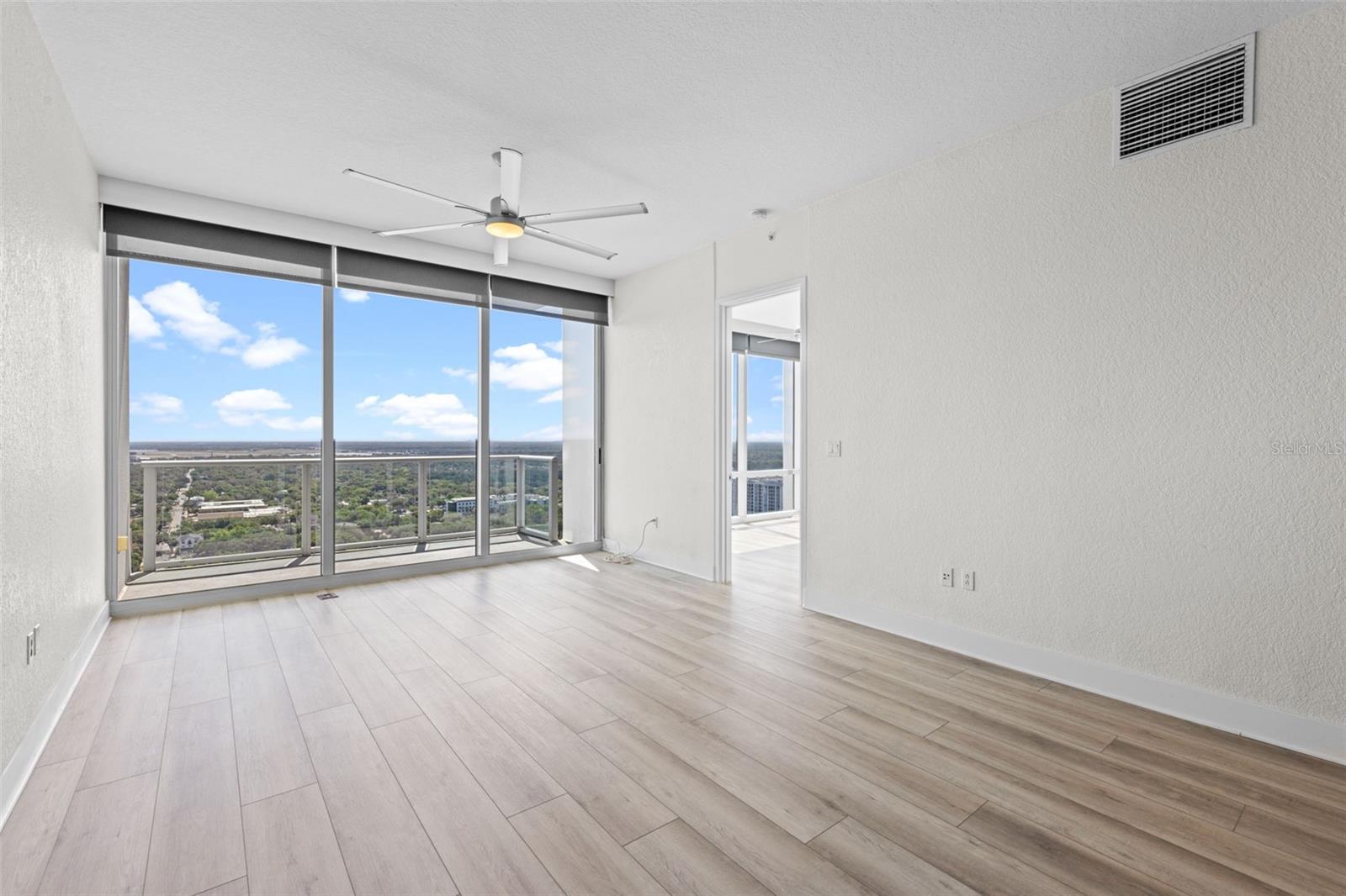 Image 6 of 33 For 150 Robinson Street 2807