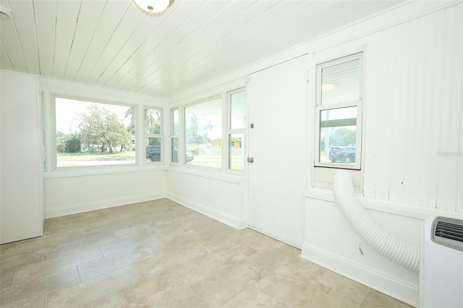 Image 20 of 49 For 1200 Ferndell Road