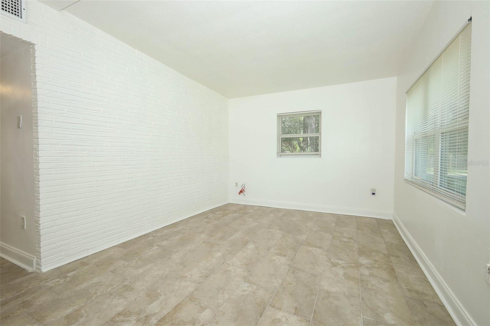 Image 5 of 49 For 1200 Ferndell Road