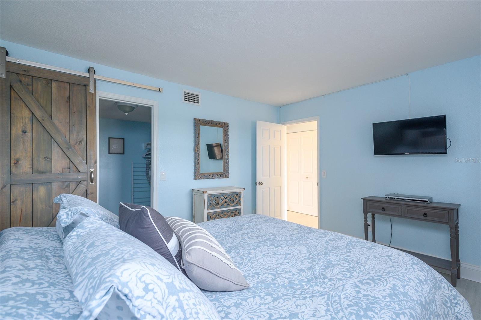 Image 4 of 32 For 18650 Gulf Boulevard 604