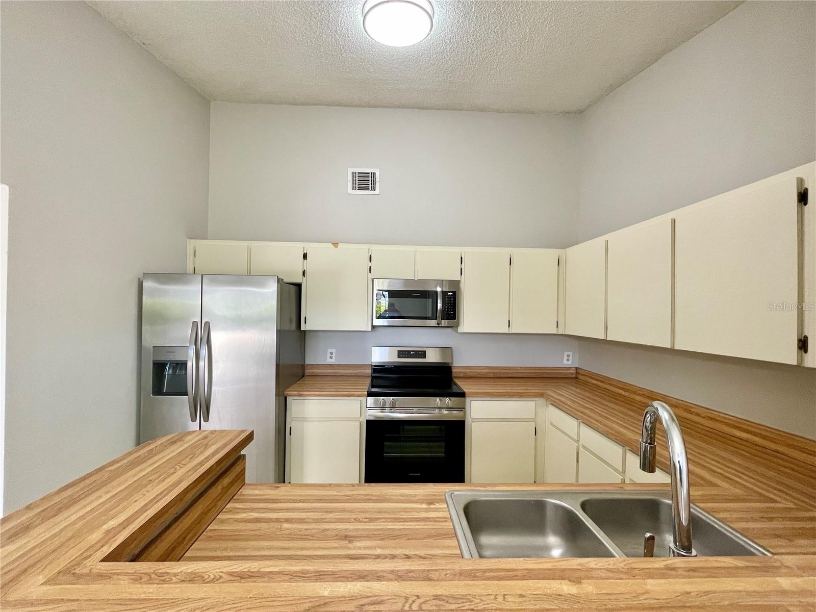 Image 6 of 27 For 638 Warrenton Road