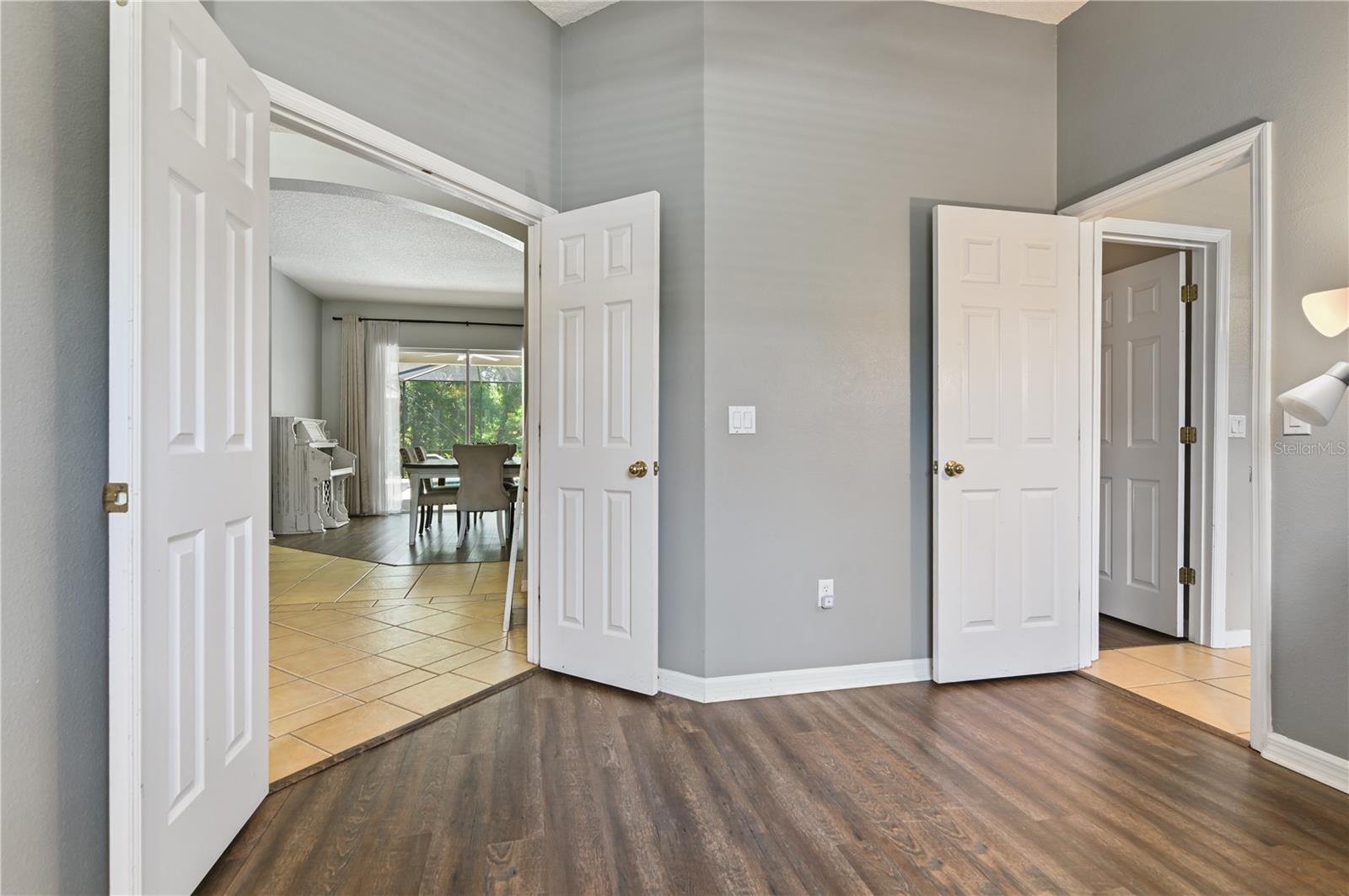 Image 15 of 96 For 640 Brookfield Pl