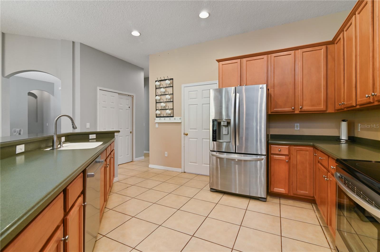 Image 24 of 96 For 640 Brookfield Pl