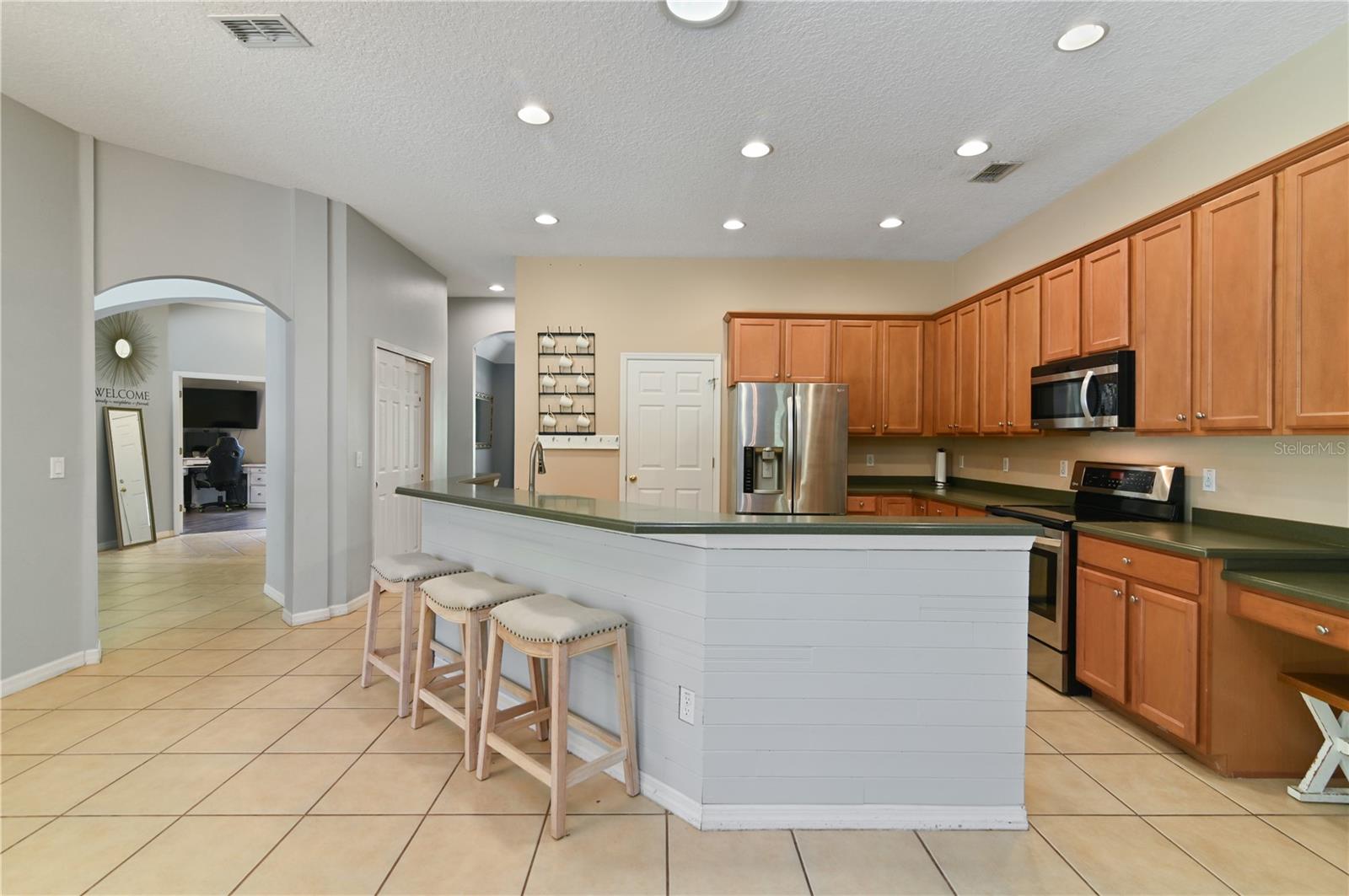 Image 25 of 96 For 640 Brookfield Pl