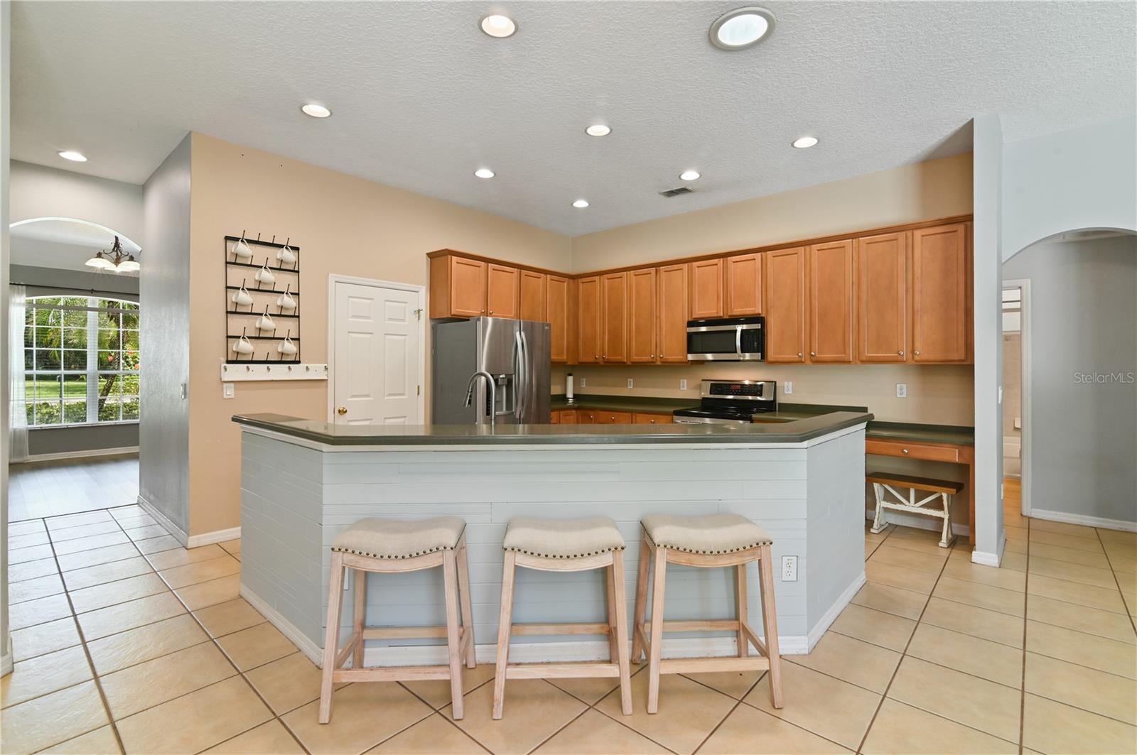 Image 26 of 96 For 640 Brookfield Pl