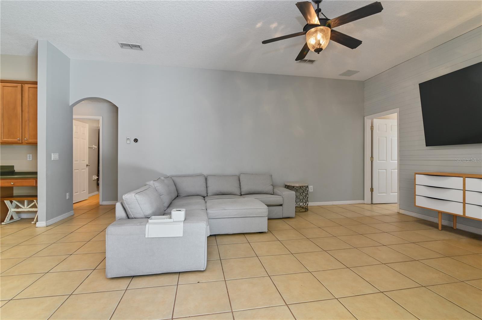 Image 32 of 96 For 640 Brookfield Pl