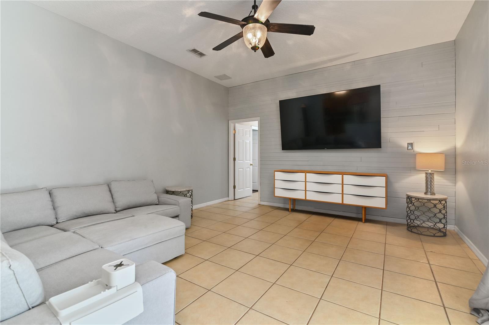 Image 33 of 96 For 640 Brookfield Pl