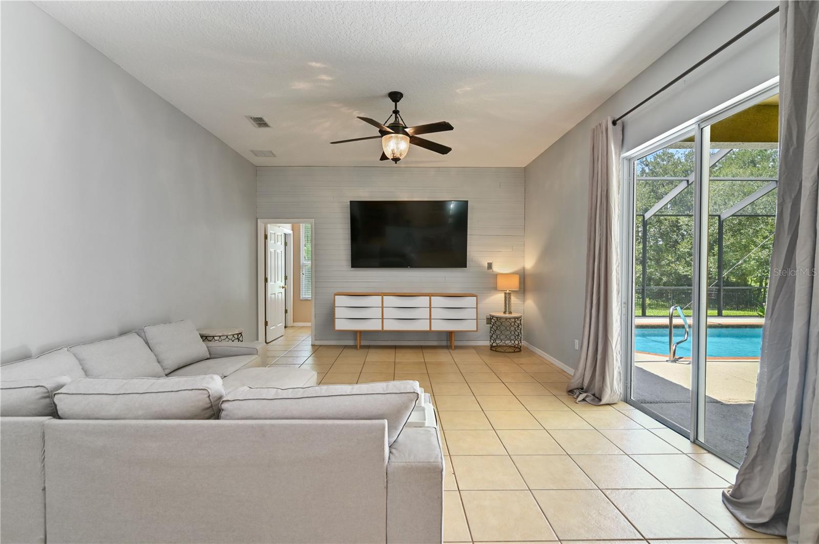 Image 34 of 96 For 640 Brookfield Pl