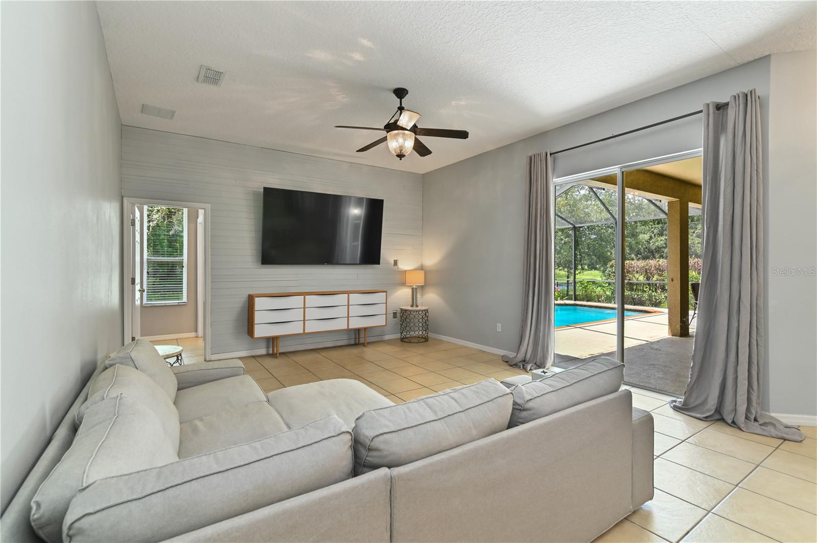 Image 35 of 96 For 640 Brookfield Pl