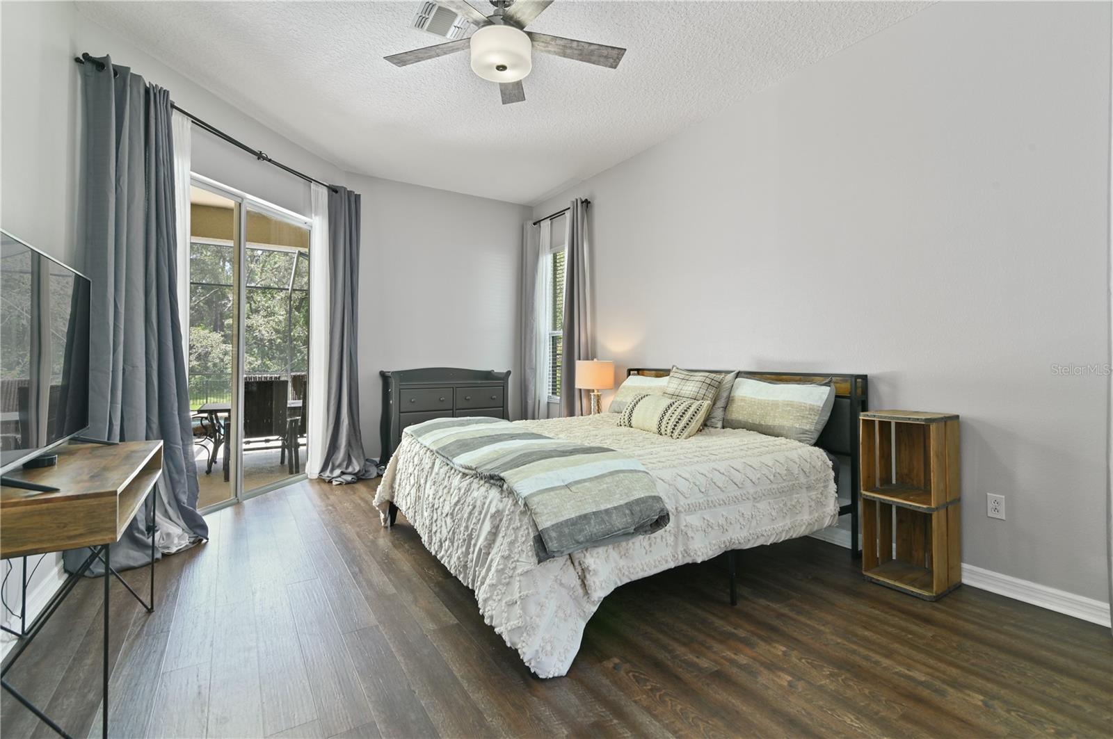 Image 36 of 96 For 640 Brookfield Pl