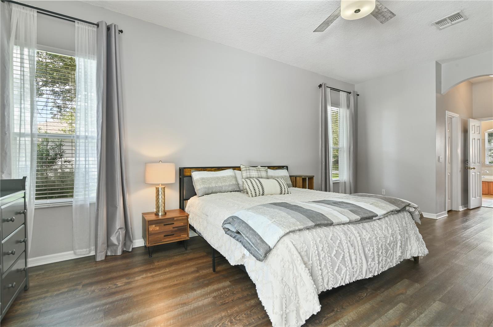 Image 38 of 96 For 640 Brookfield Pl