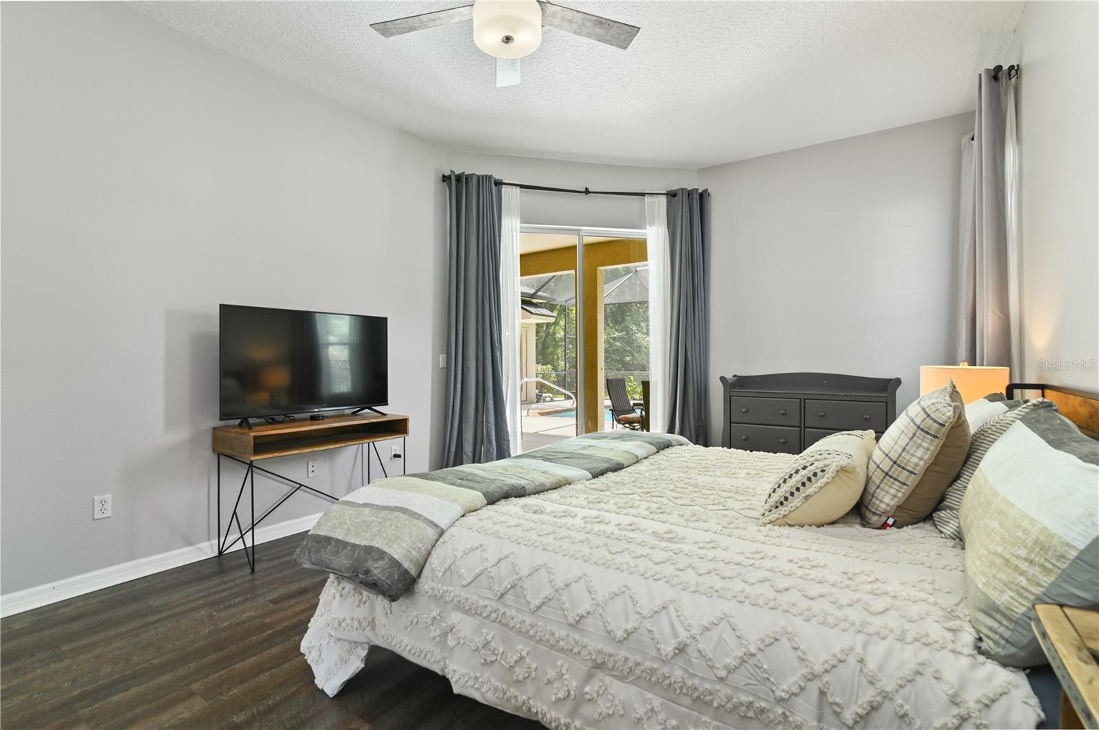 Image 39 of 96 For 640 Brookfield Pl
