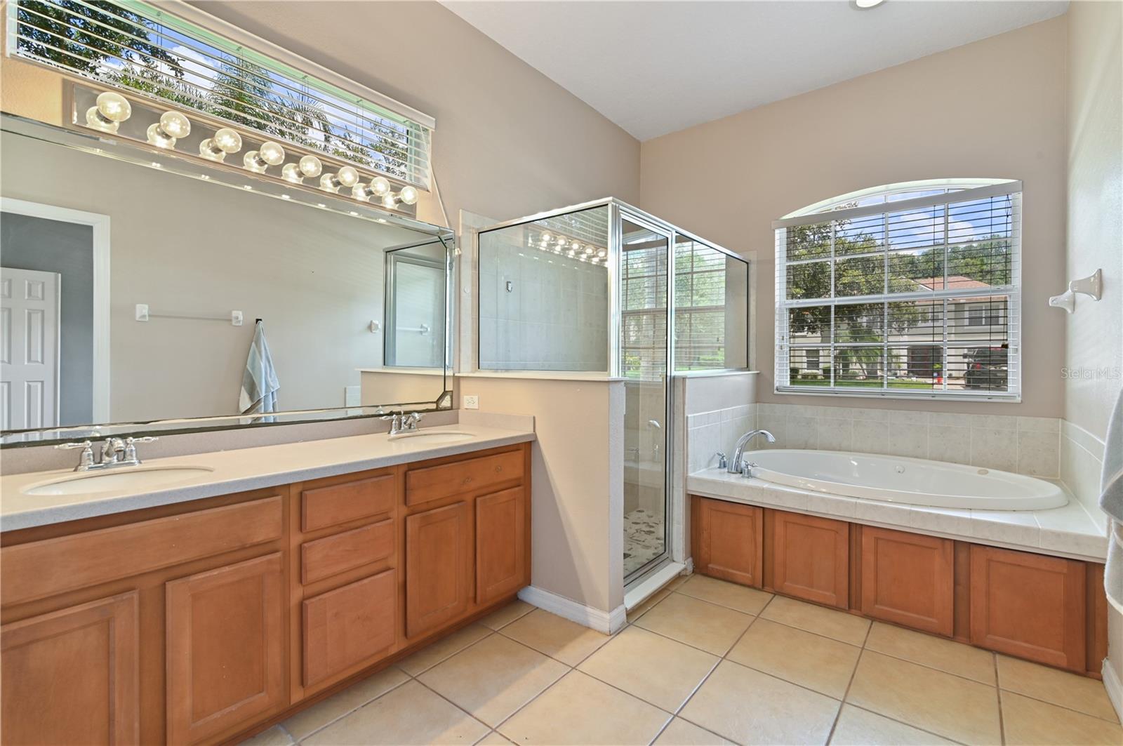 Image 41 of 96 For 640 Brookfield Pl