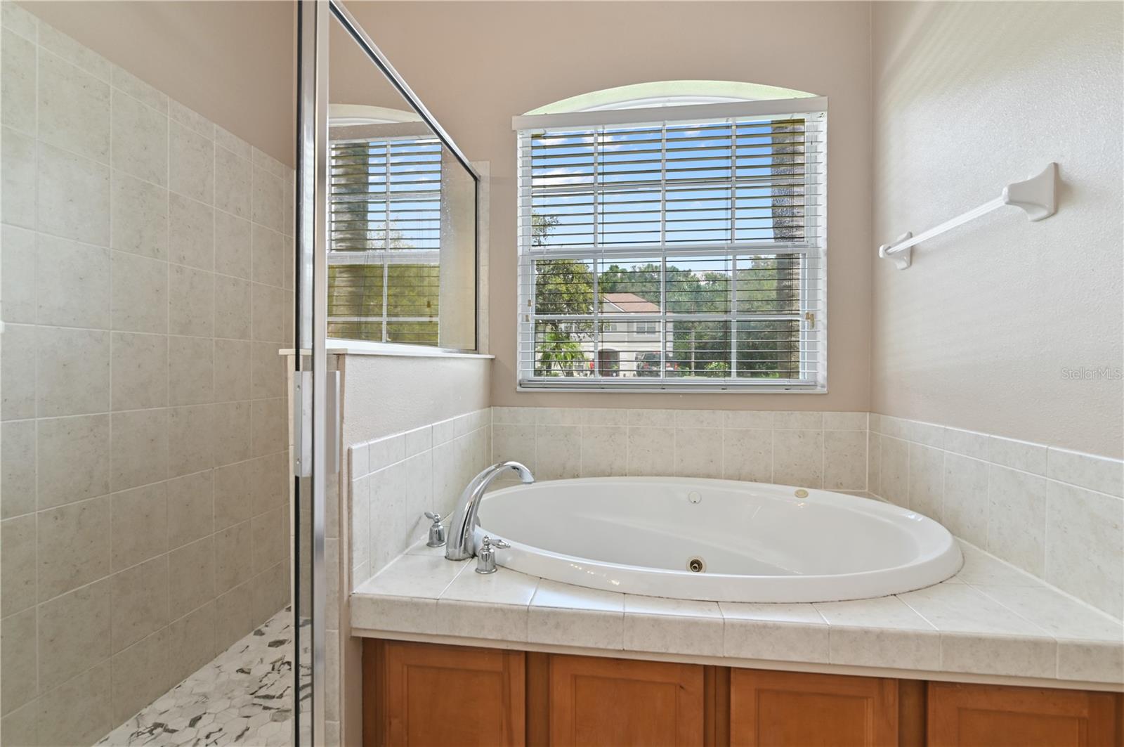 Image 42 of 96 For 640 Brookfield Pl
