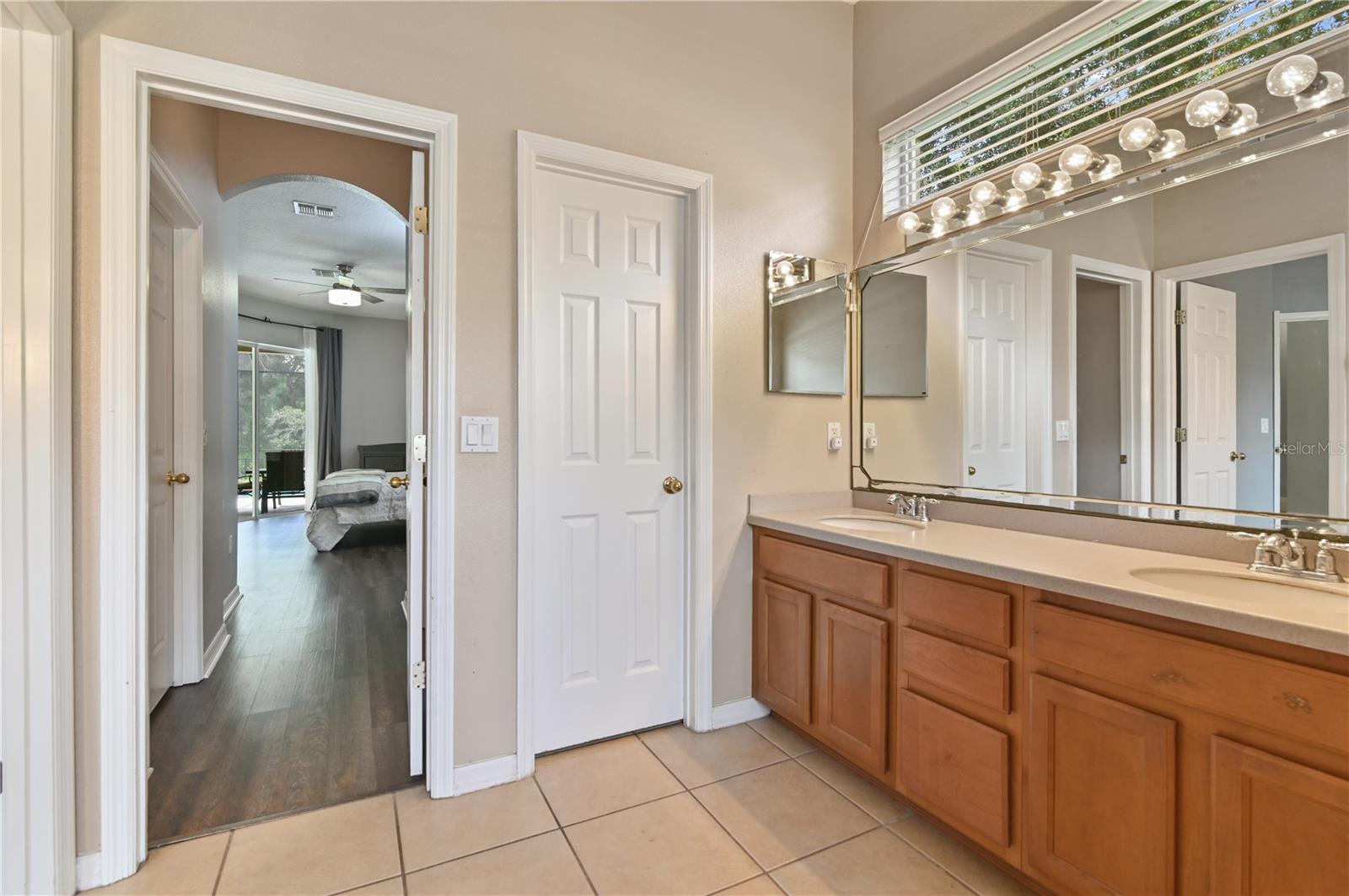 Image 43 of 96 For 640 Brookfield Pl