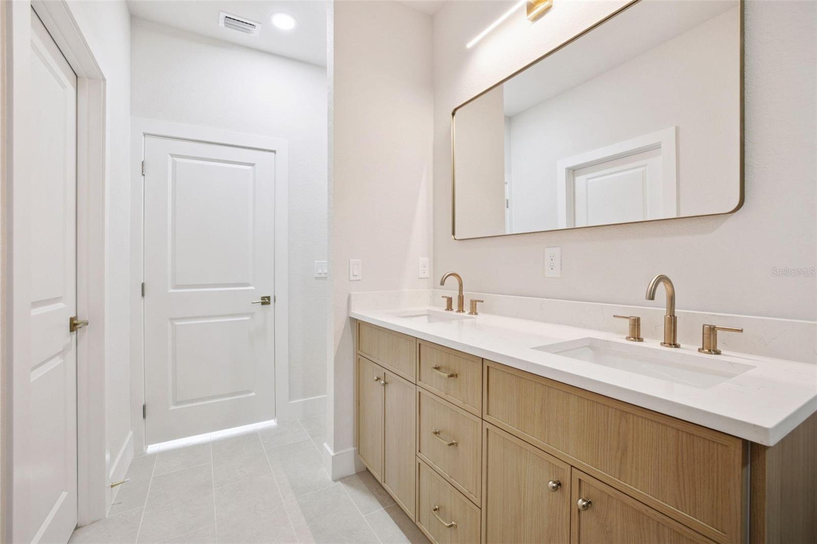 Image 13 of 25 For 4873-4875 29th Street Sw