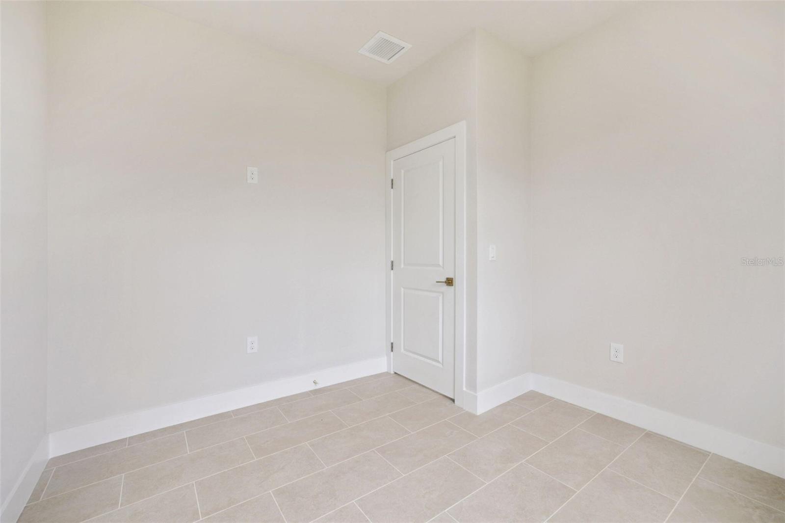 Image 18 of 25 For 4873-4875 29th Street Sw