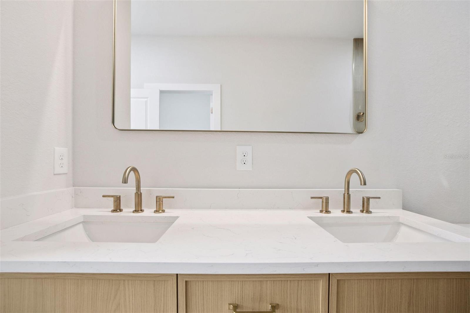Image 22 of 25 For 4873-4875 29th Street Sw