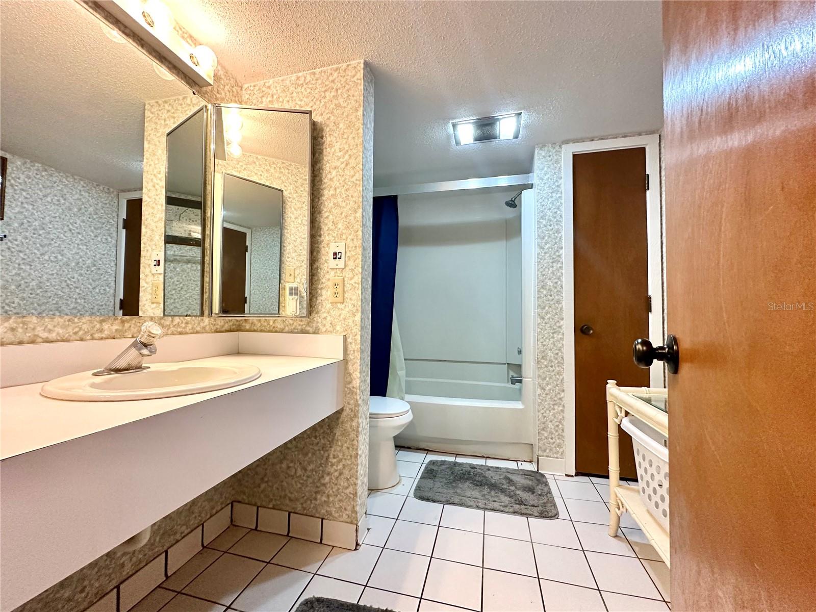 Image 14 of 16 For 3357 Camelot Drive 4