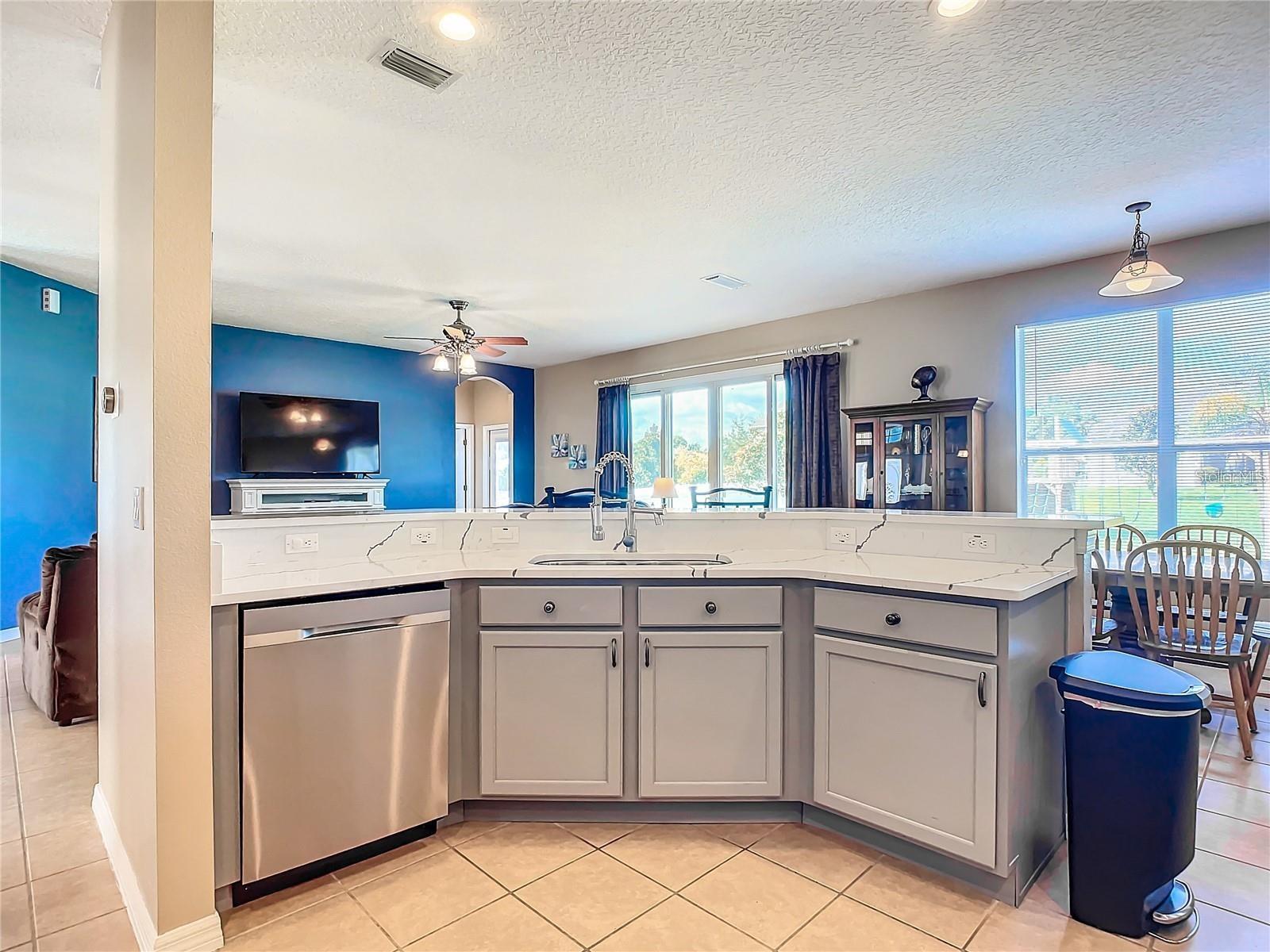 Image 10 of 26 For 220 Blue Crystal Drive