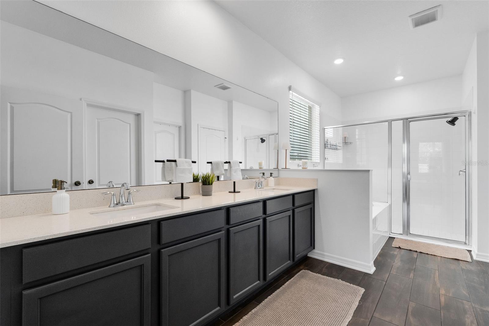 Image 35 of 59 For 17242 Hickory Wind Dr