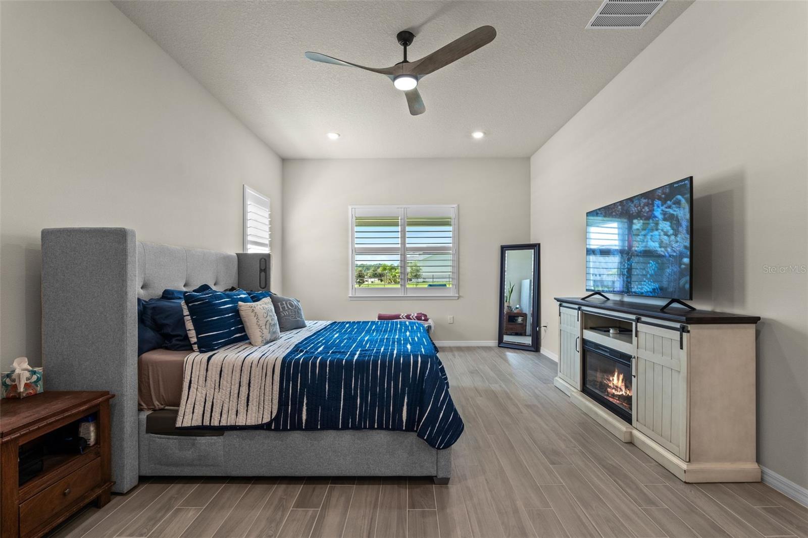 Image 27 of 78 For 16142 Bowline Street
