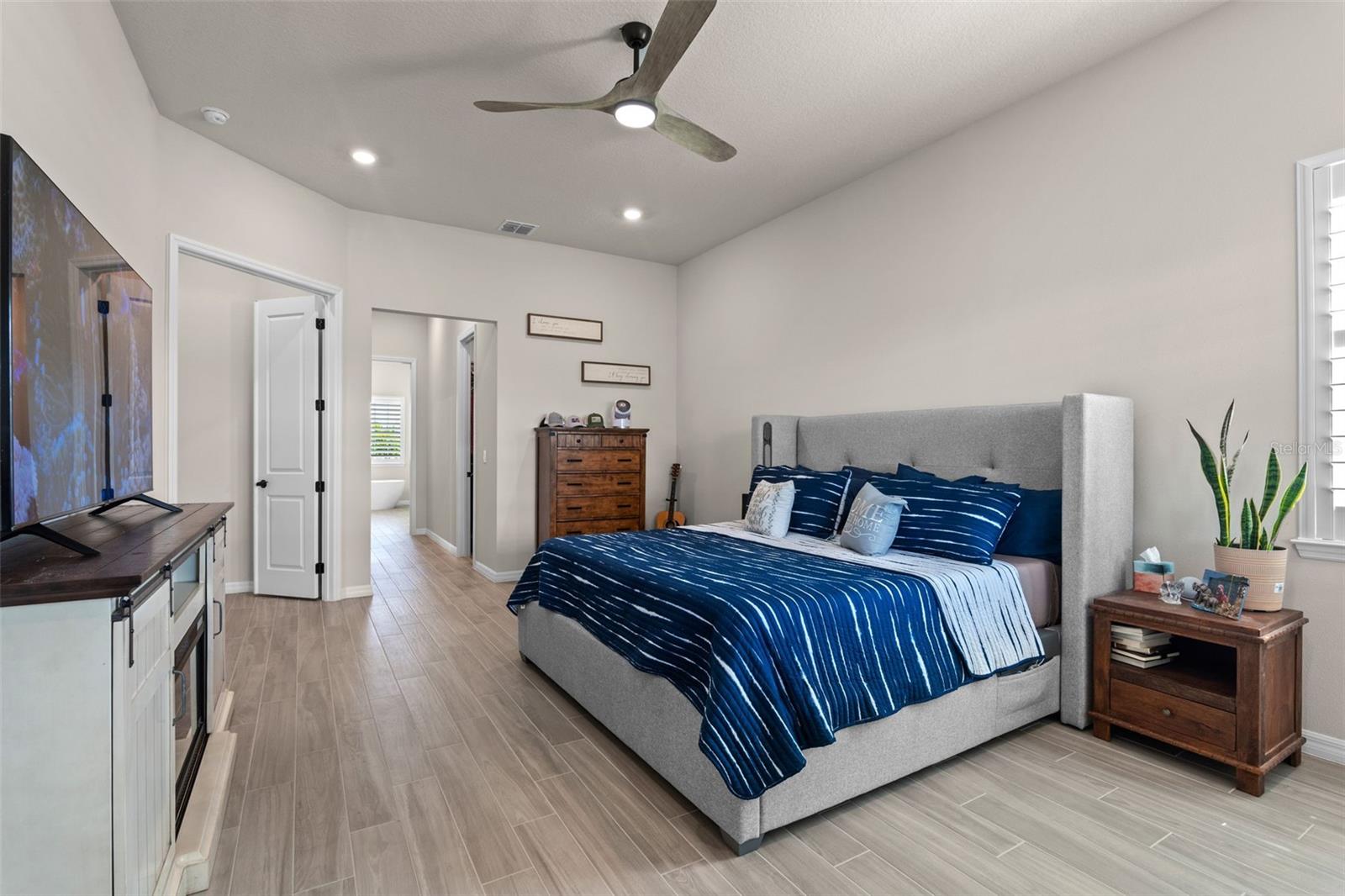 Image 28 of 78 For 16142 Bowline Street