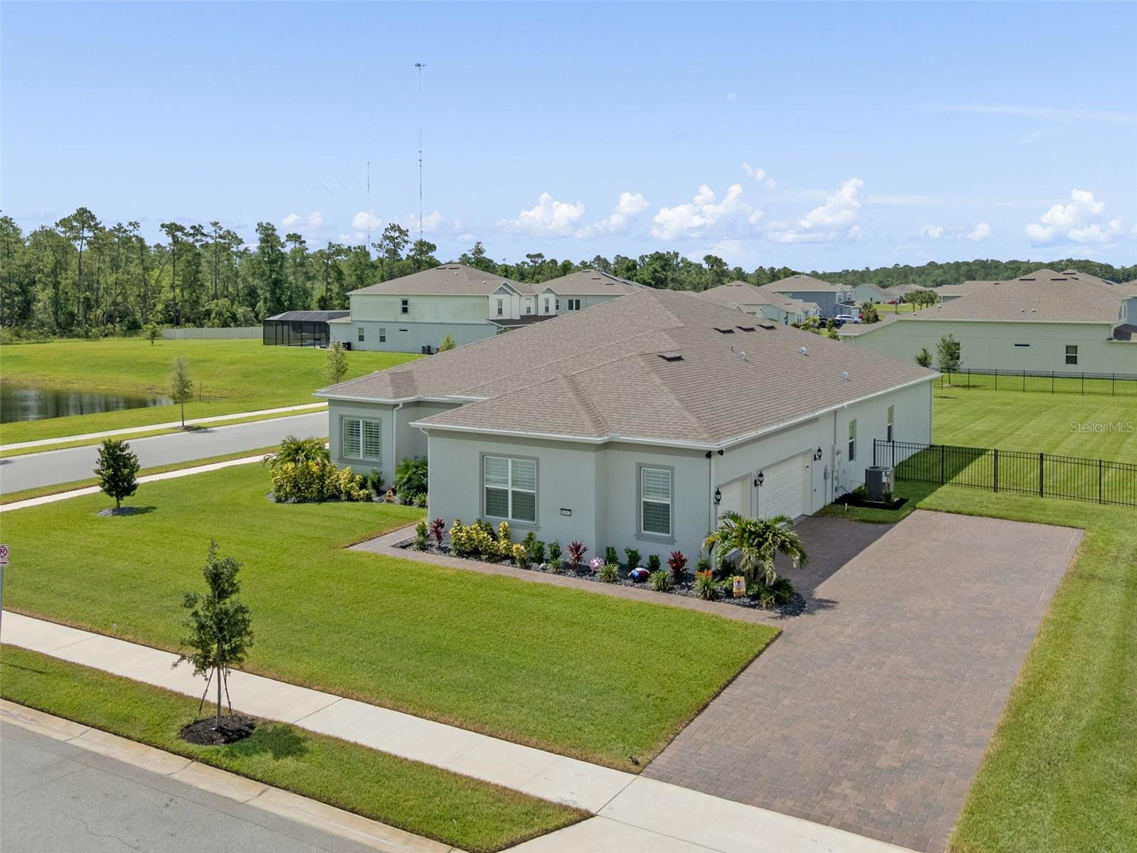 Image 4 of 78 For 16142 Bowline Street