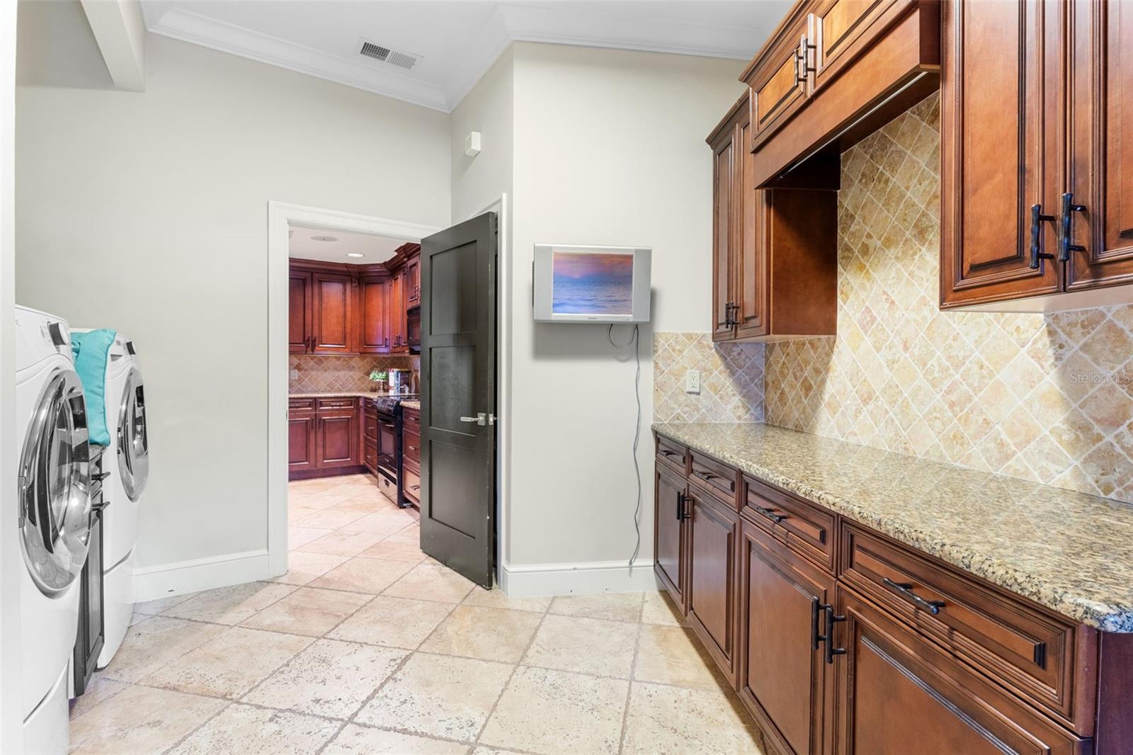 Image 33 of 93 For 10545 Down Lakeview Circle