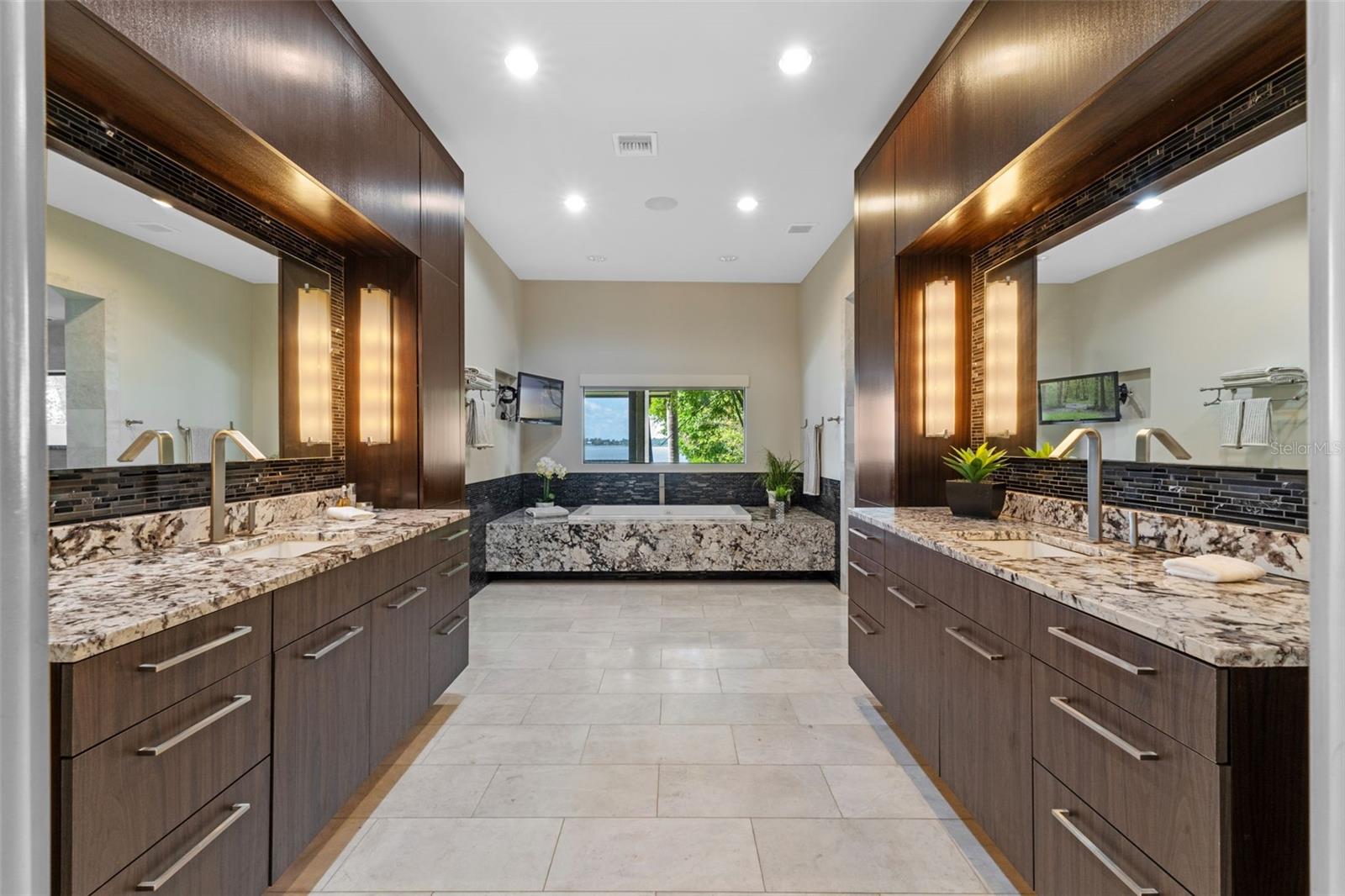 Image 43 of 93 For 10545 Down Lakeview Circle