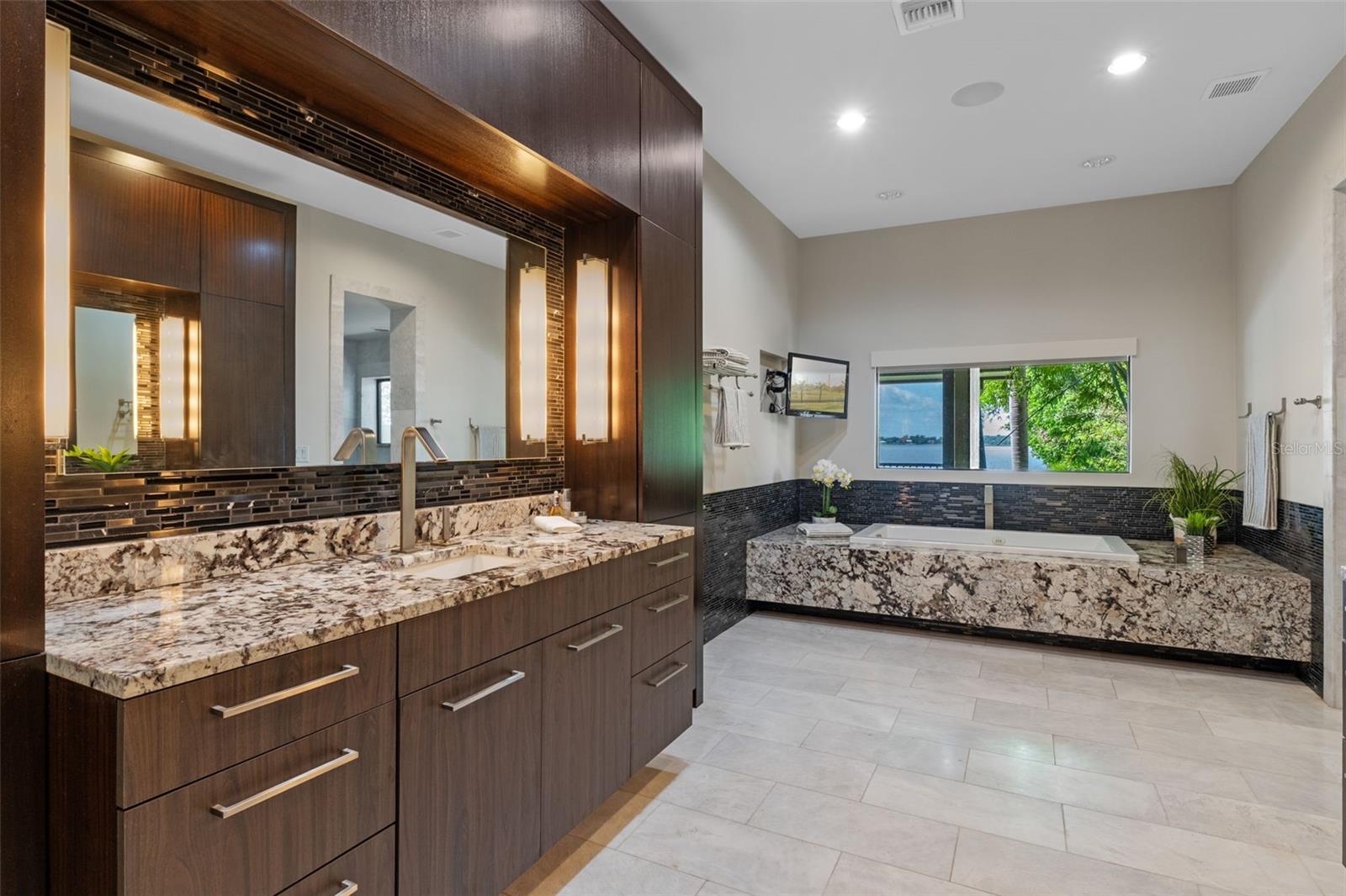 Image 45 of 93 For 10545 Down Lakeview Circle