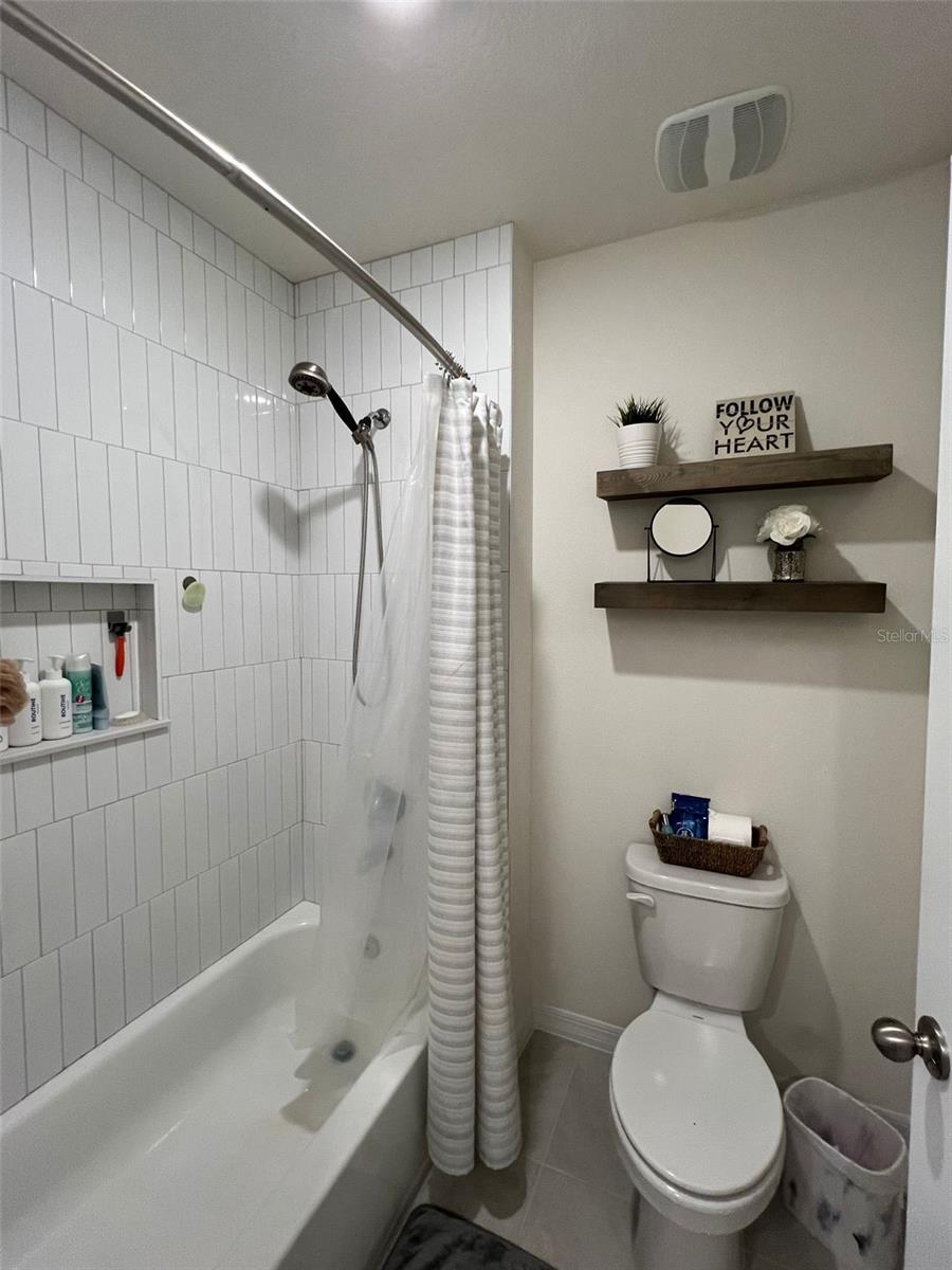 Image 29 of 42 For 5585 Winona Drive