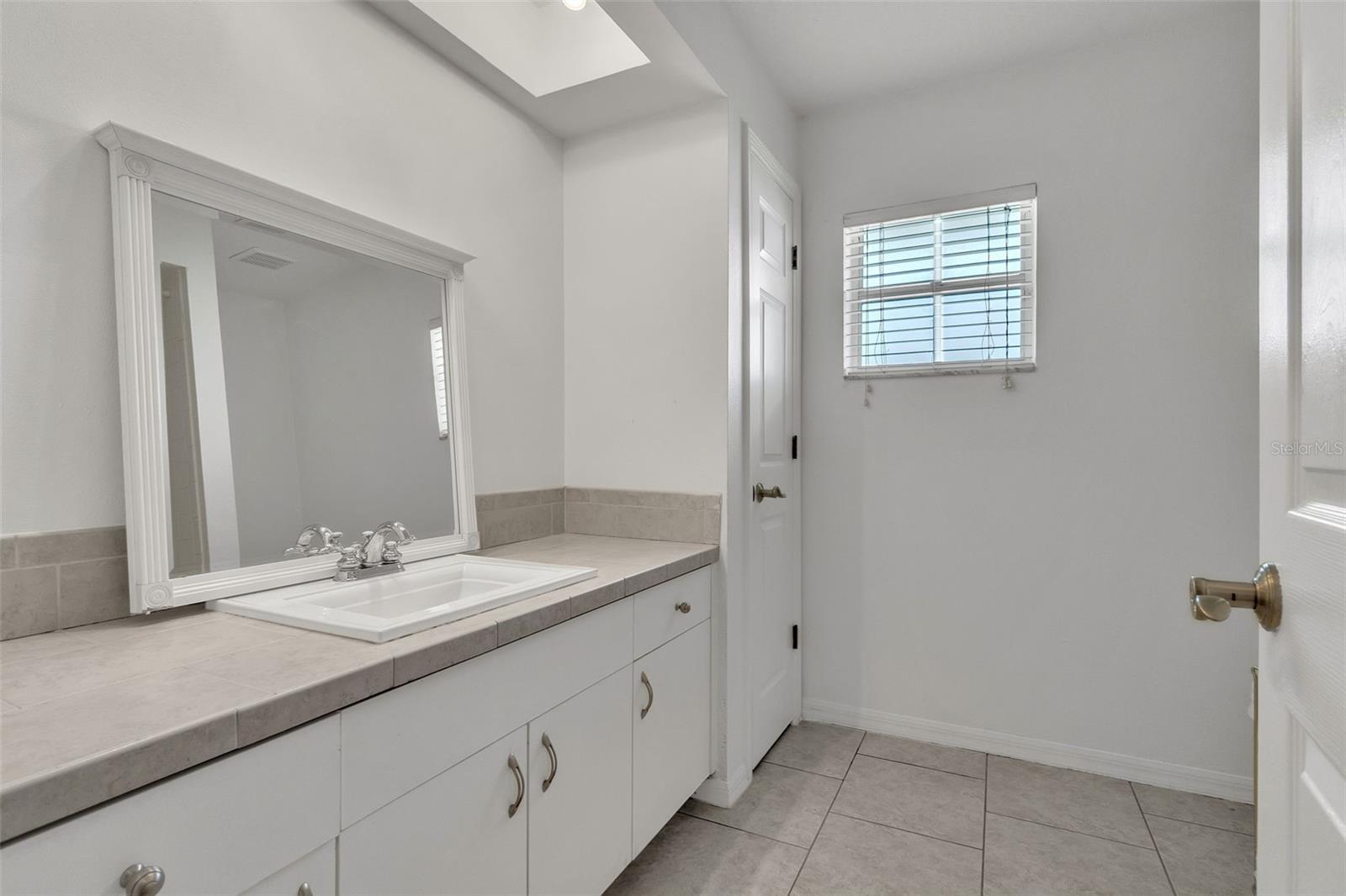Image 33 of 61 For 413 Horseshoe Lane Ne