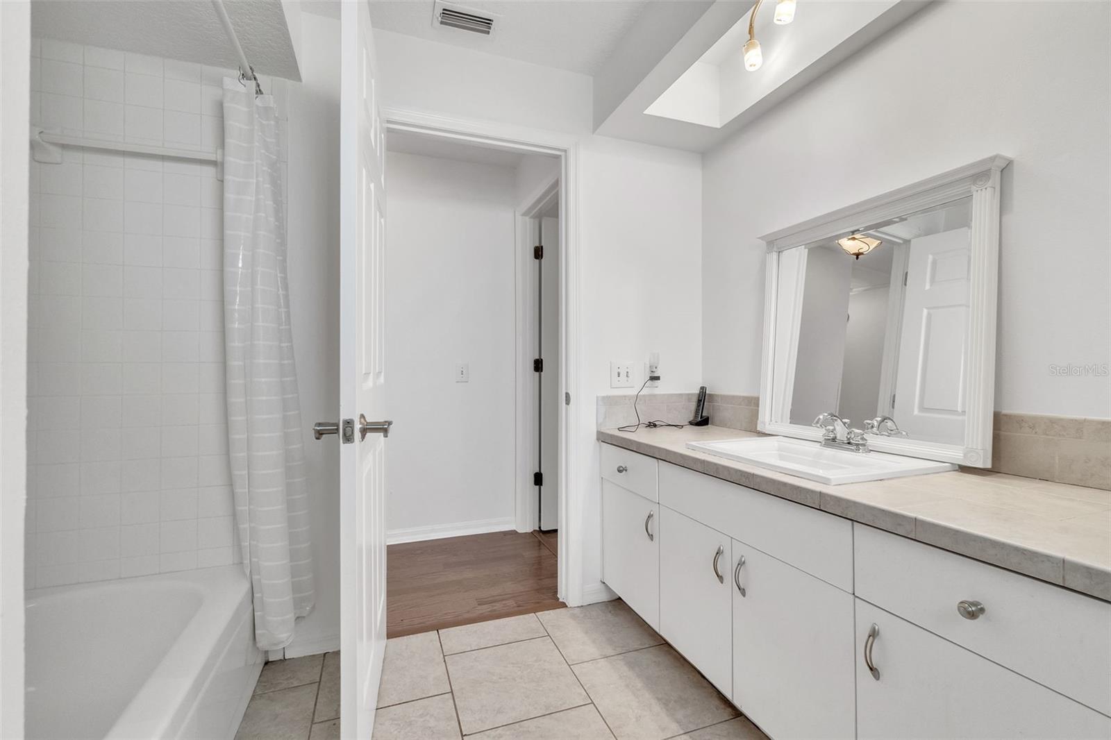 Image 34 of 61 For 413 Horseshoe Lane Ne