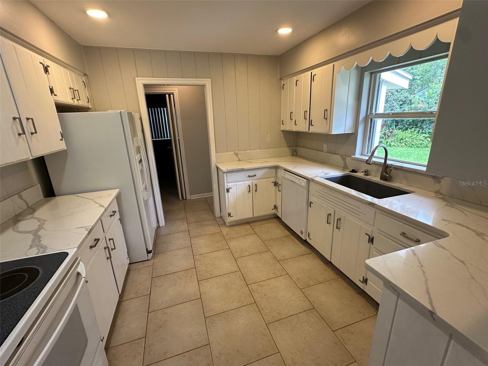 Image 11 of 19 For 316 Crystal Drive