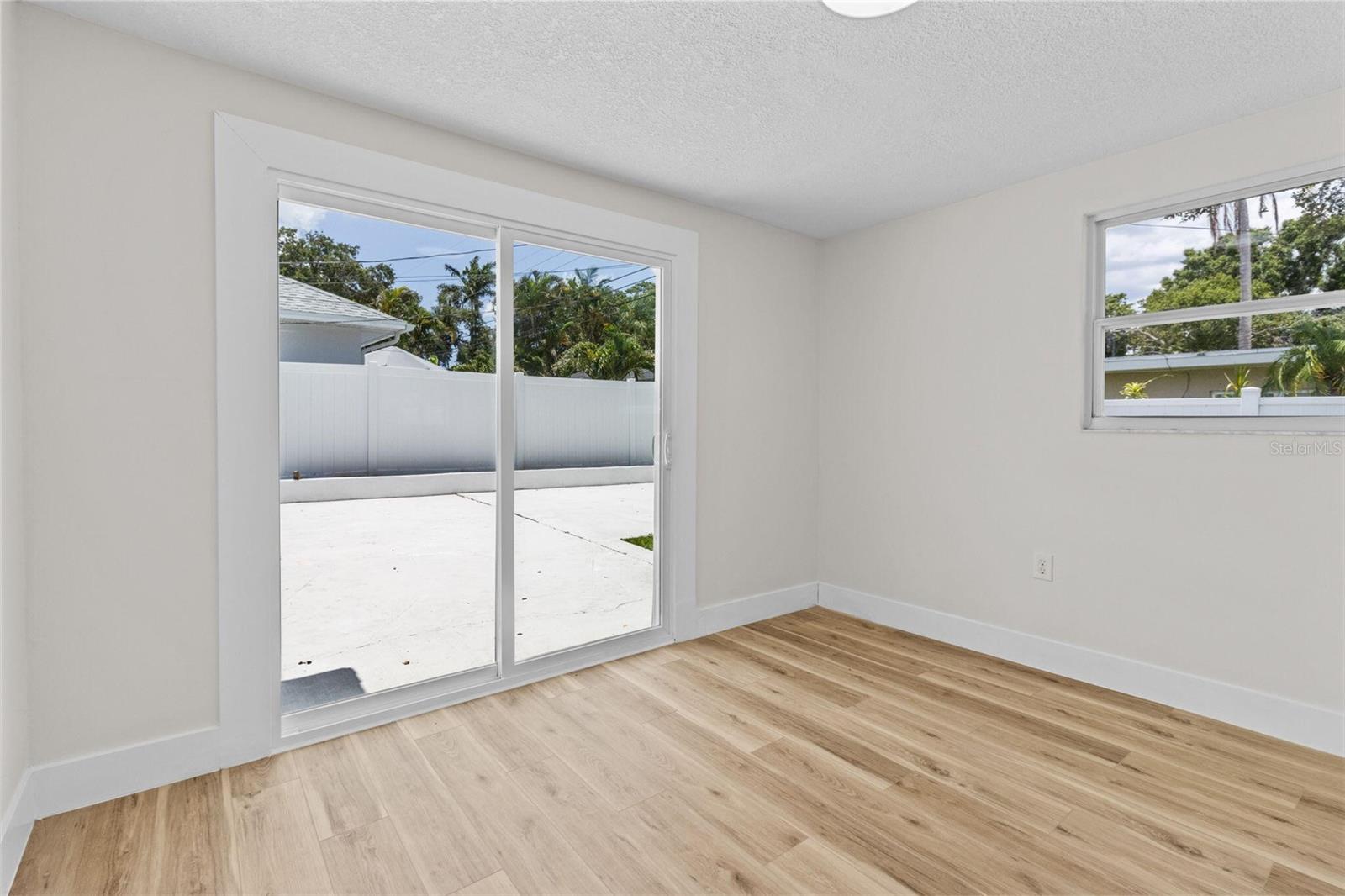 Image 11 of 30 For 671 25th Street Sw