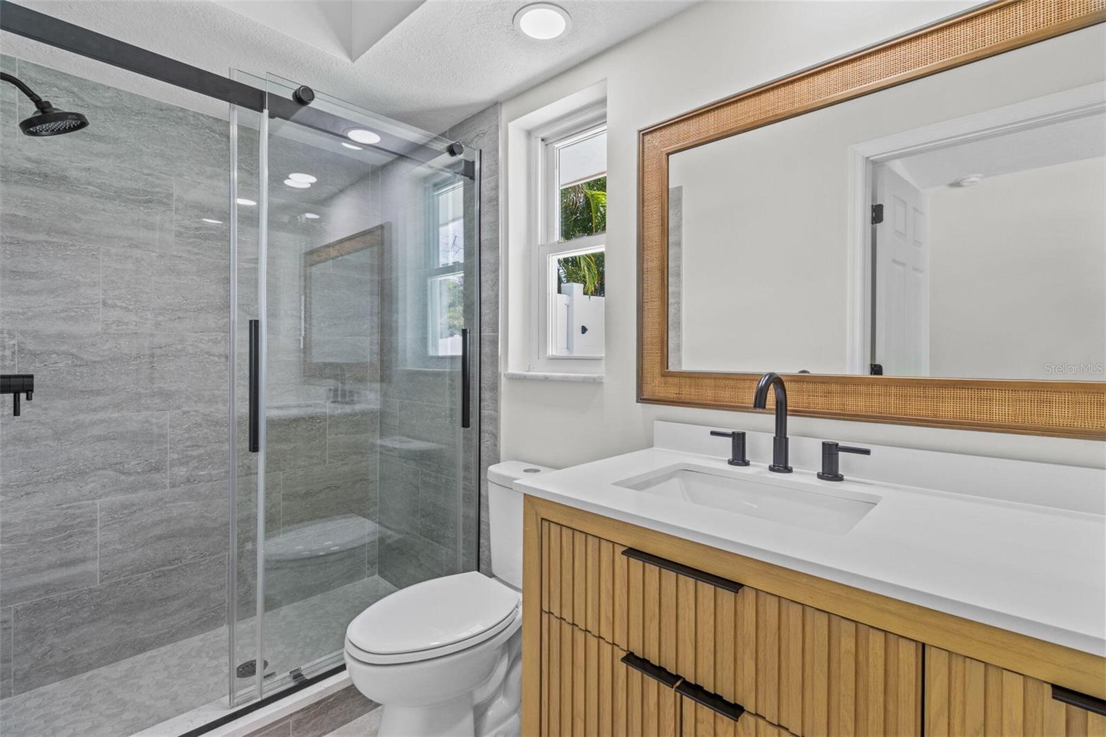 Image 15 of 30 For 671 25th Street Sw
