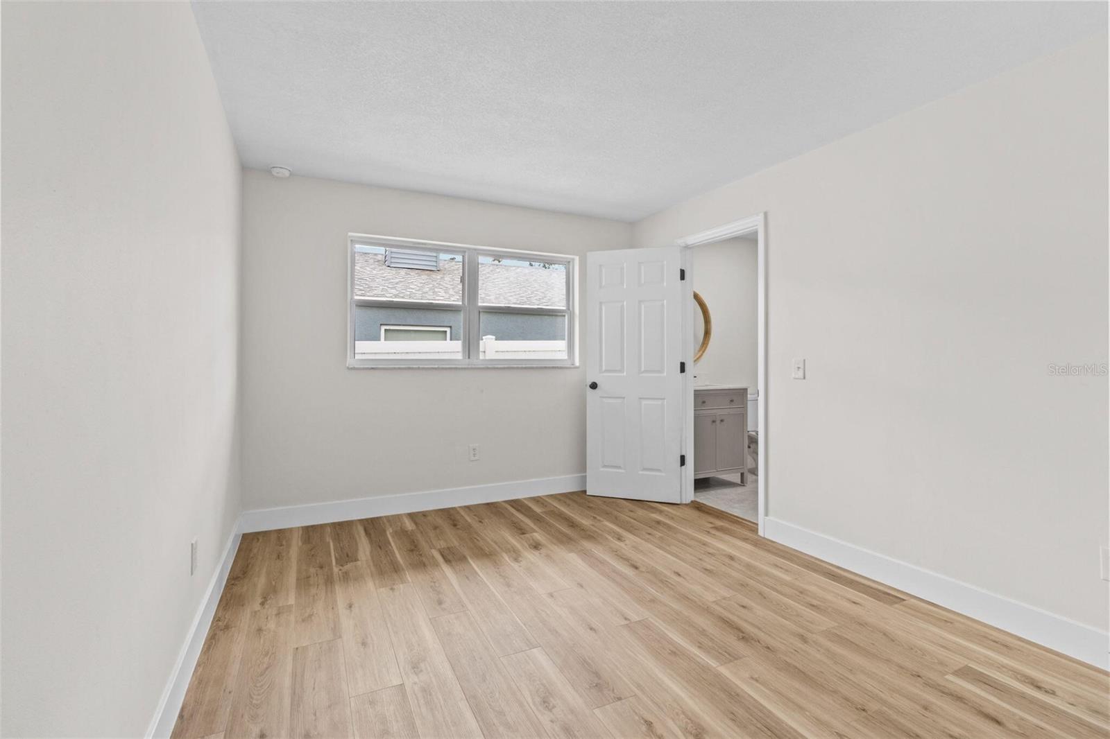 Image 23 of 30 For 671 25th Street Sw