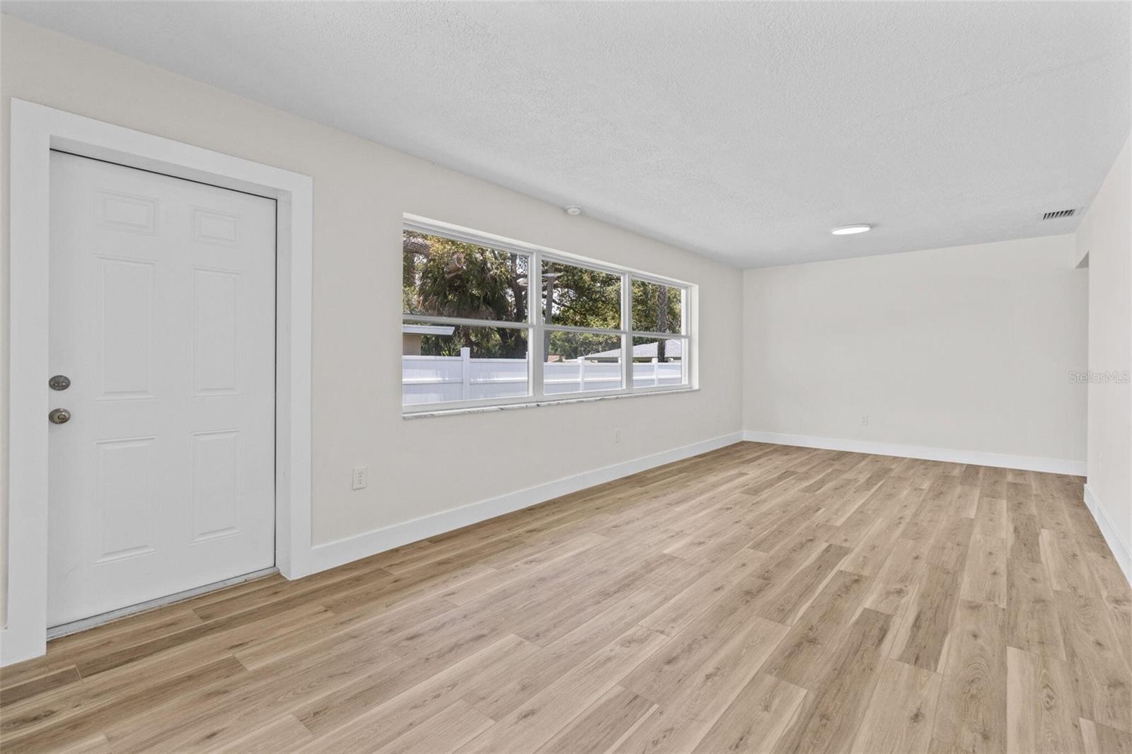 Image 8 of 30 For 671 25th Street Sw