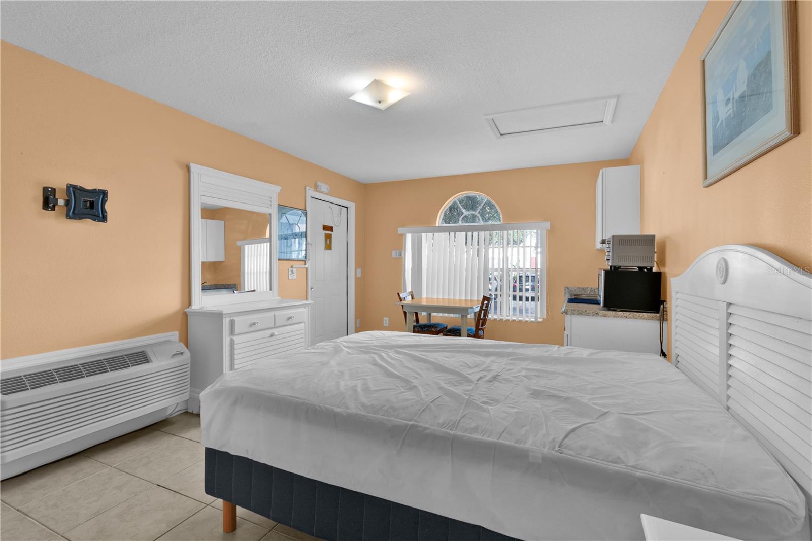 Image 7 of 15 For 203 Coco Plum Drive Front Unit