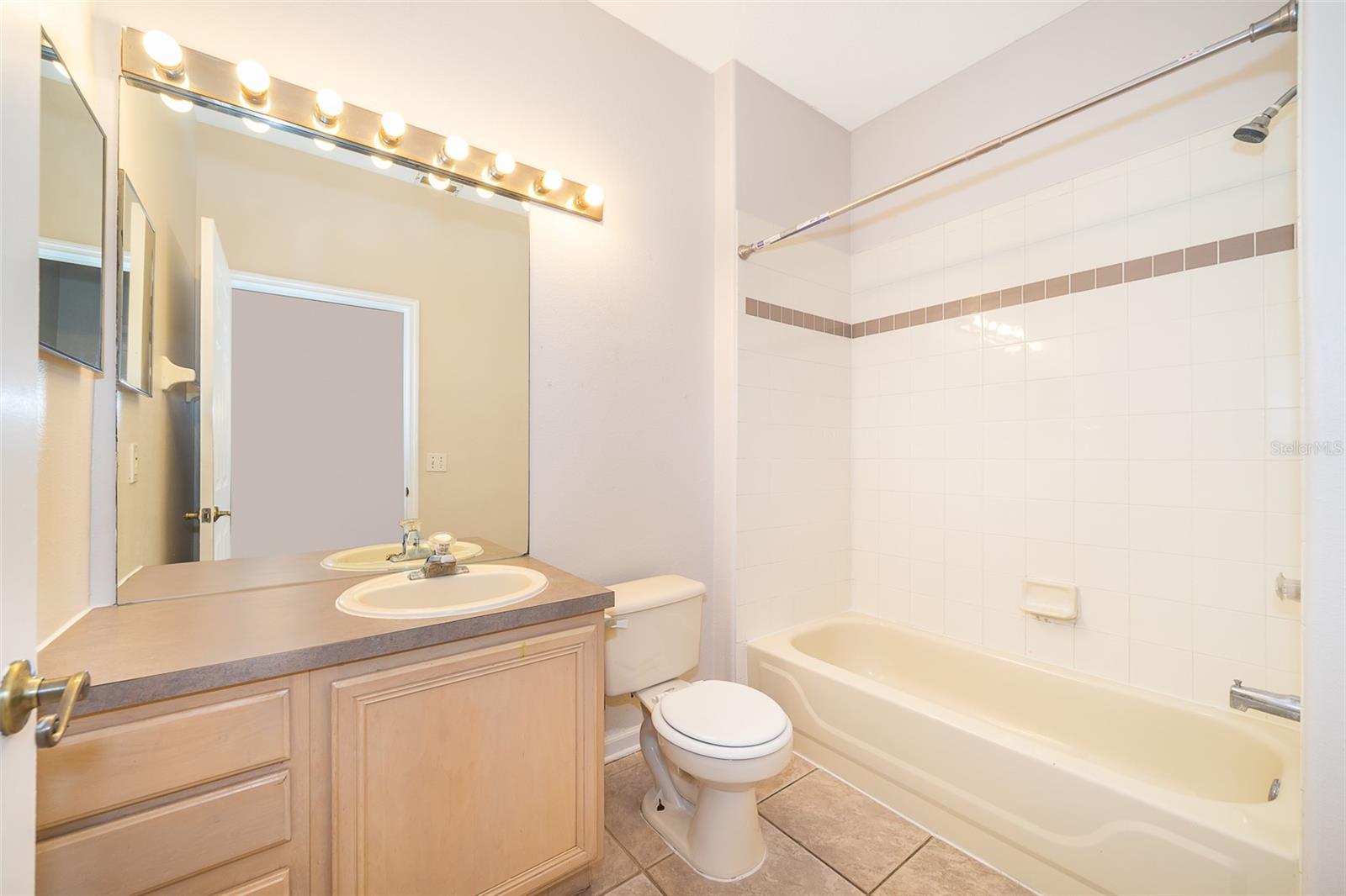 Image 16 of 26 For 7123 Yacht Basin Avenue 333