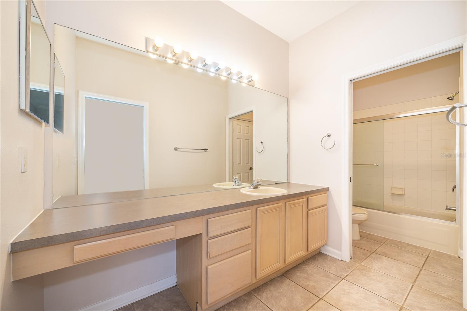 Image 18 of 26 For 7123 Yacht Basin Avenue 333