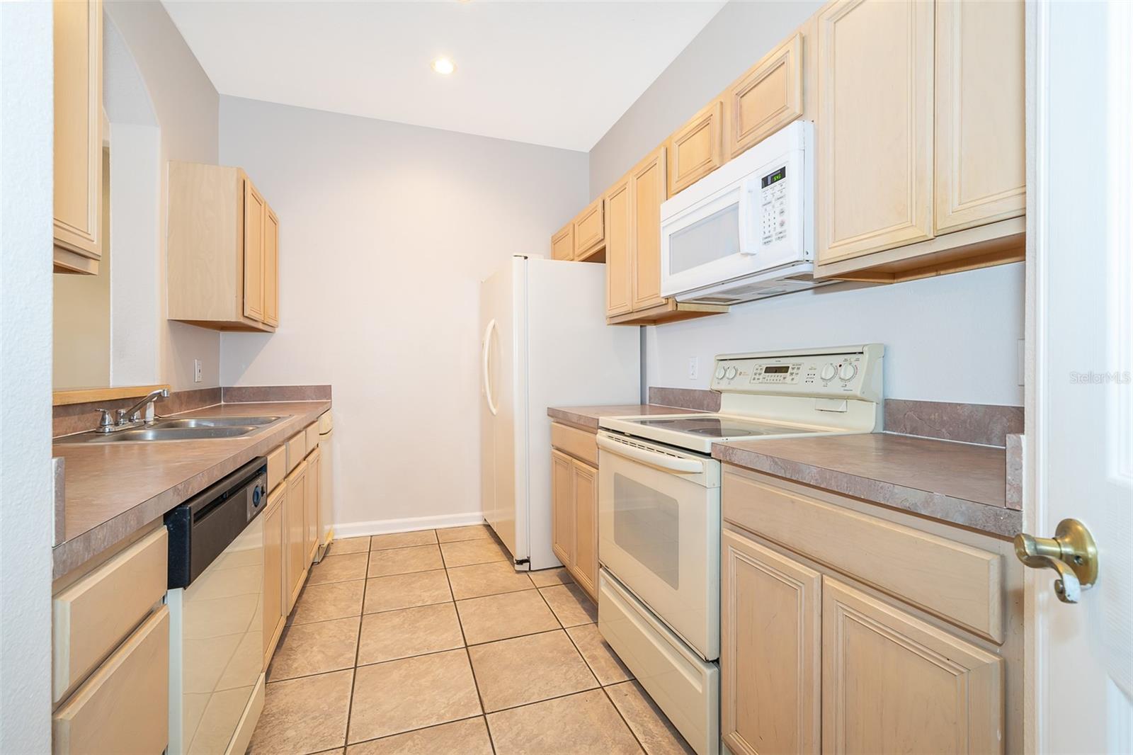 Image 5 of 26 For 7123 Yacht Basin Avenue 333