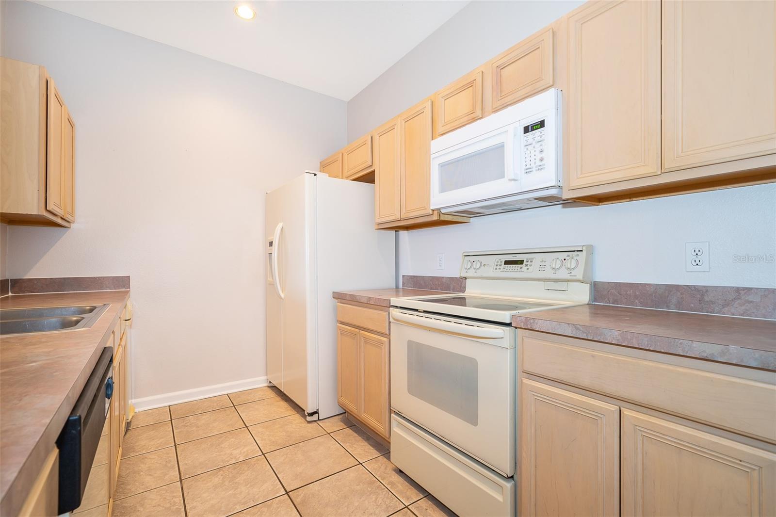 Image 6 of 26 For 7123 Yacht Basin Avenue 333