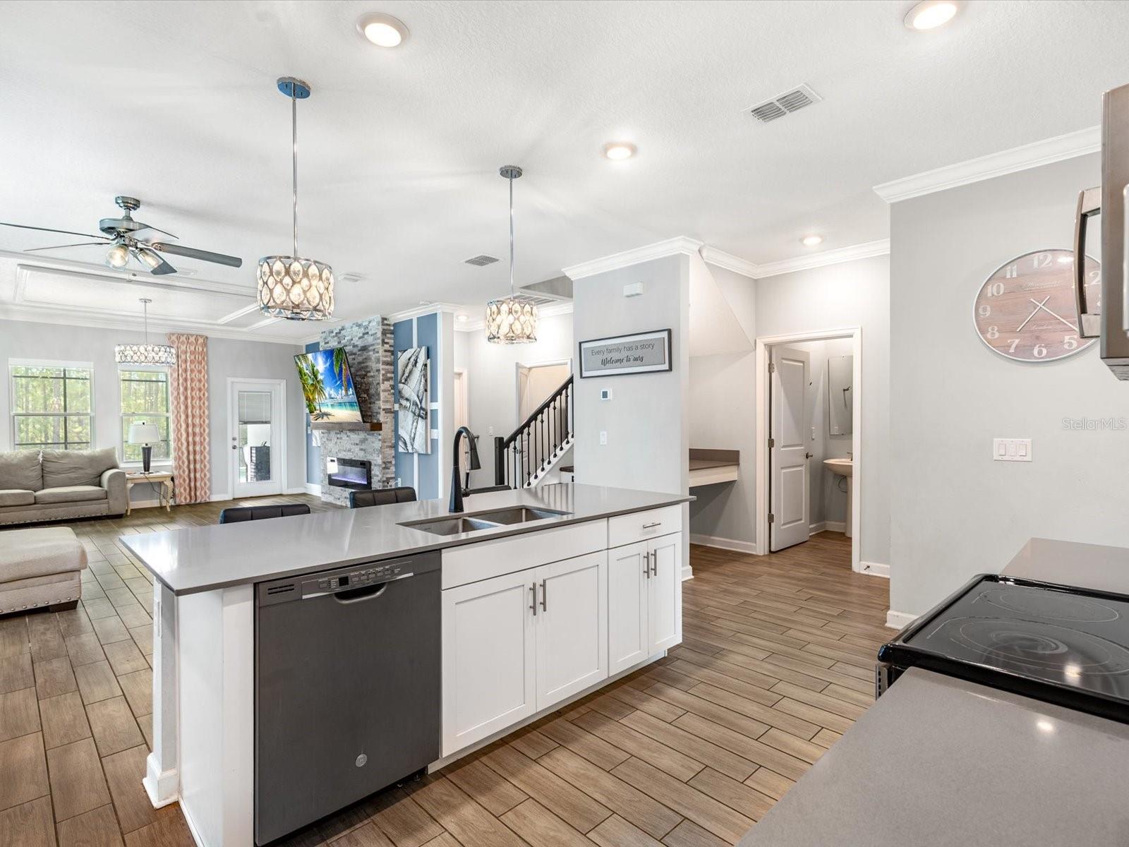 Image 6 of 49 For 2452 Camden Park Avenue