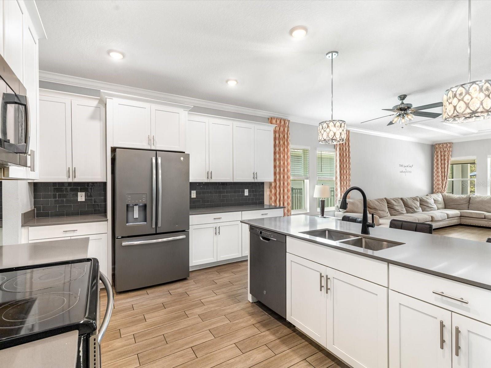 Image 7 of 49 For 2452 Camden Park Avenue