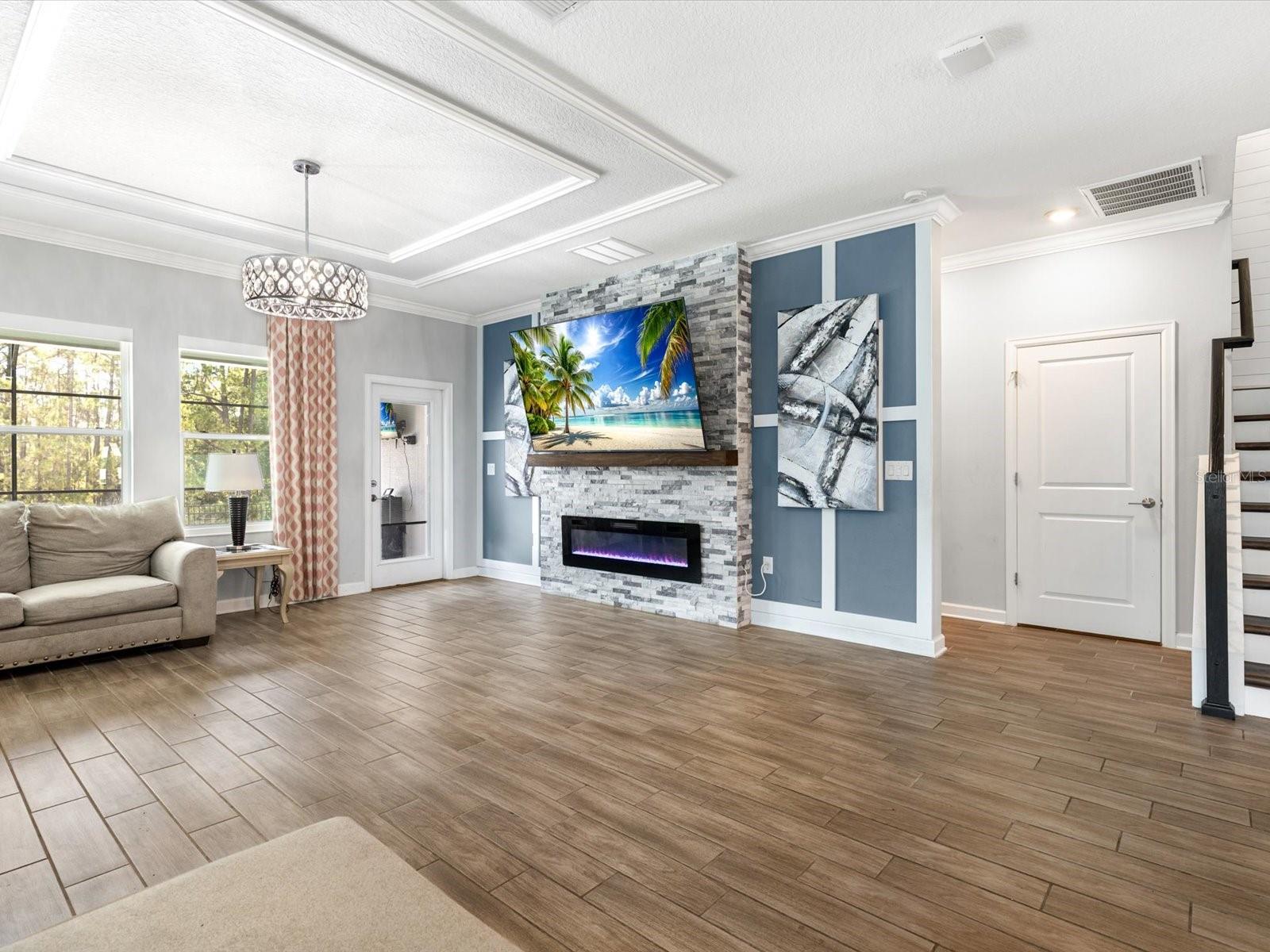 Image 9 of 49 For 2452 Camden Park Avenue