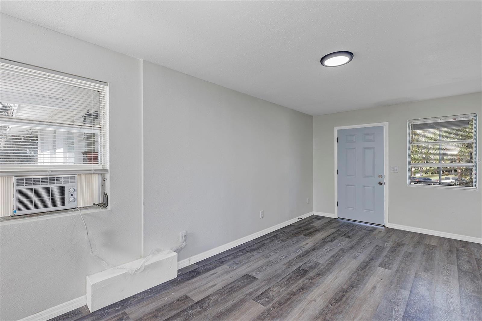 Image 3 of 13 For 751 Bellevue Avenue 3